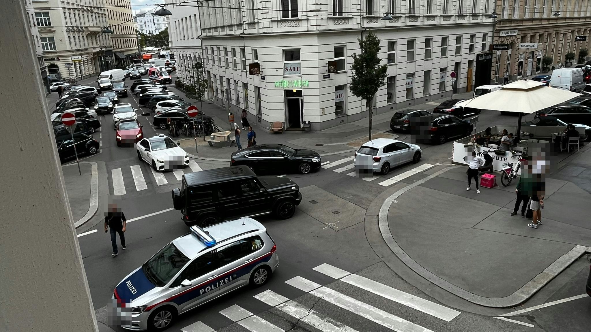 Großeinsatz in der City – Polizei sperrt Straße ab