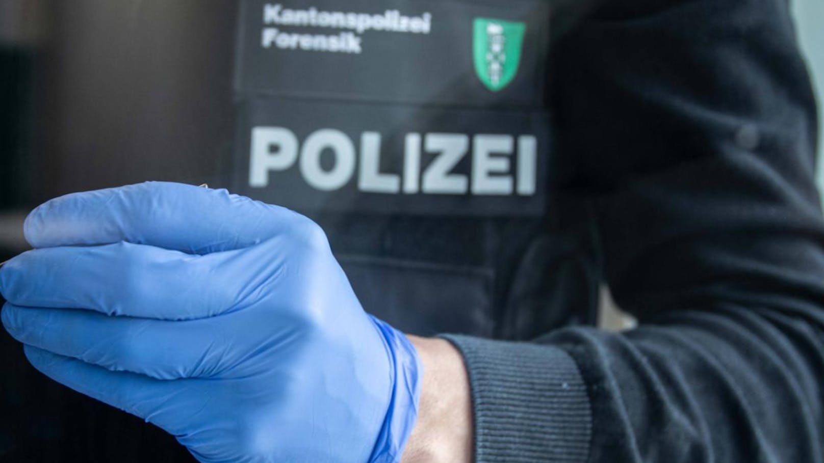 Nebst der Staatsanwaltschaft stand die Kantonspolizei St. Gallen mit einem Großaufgebot im Einsatz.