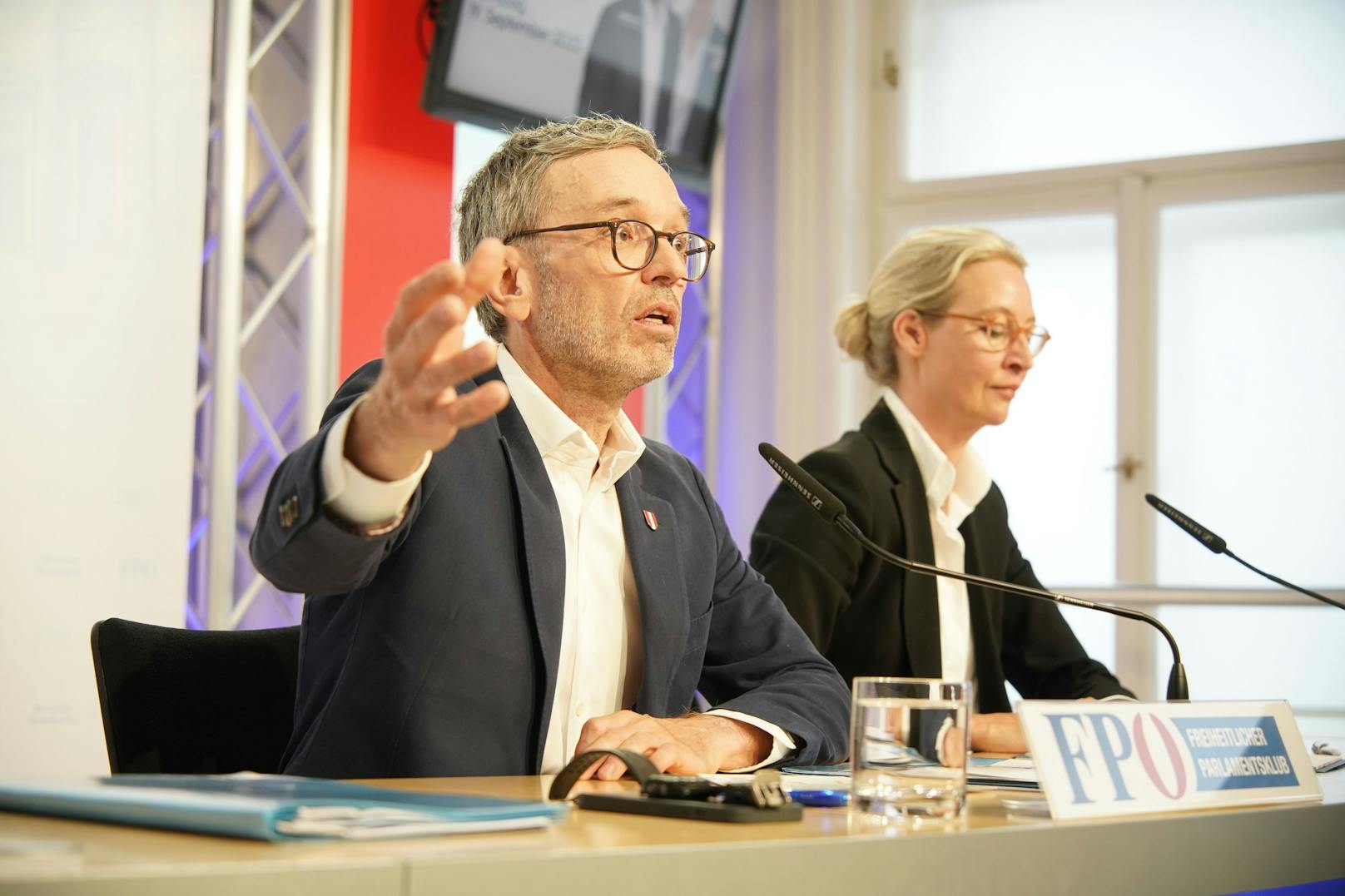 Doppelt rechts: Alice Weidel (AfD) zu Gast in Wien für eine gemeinsame Pressekonferenz mit Herbert Kickl (FPÖ) am 19. September 2023.