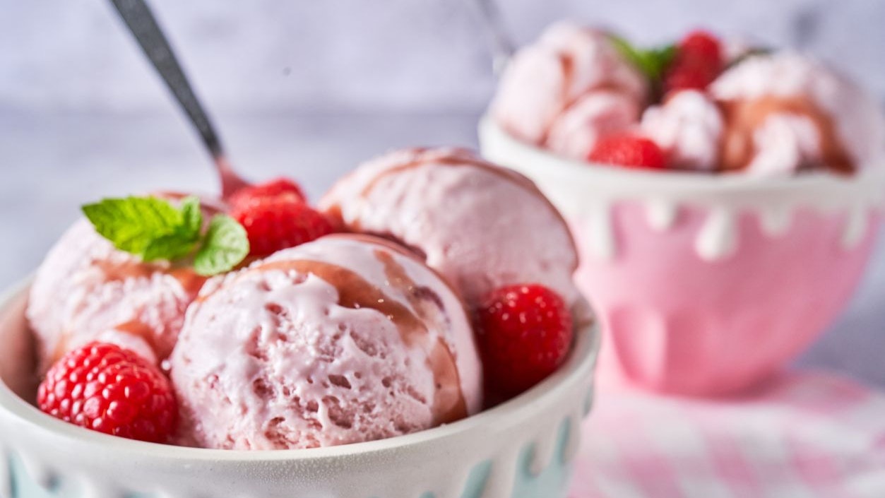 Heute.at - Kann nicht mehr: 16-Euro-Eisbecher sorgt für Lacher