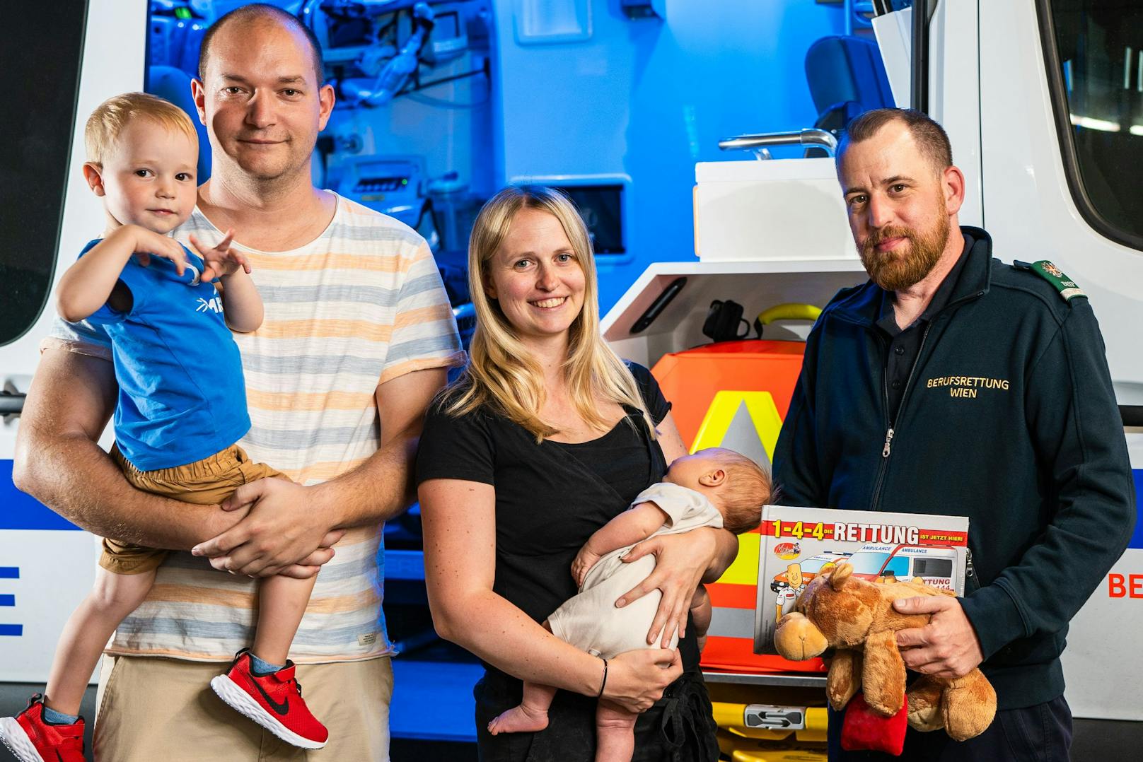 Papa Georg, Mama Bettina und Disponent Thomas mit dem kleinen Niklas und seinem großen Bruder.