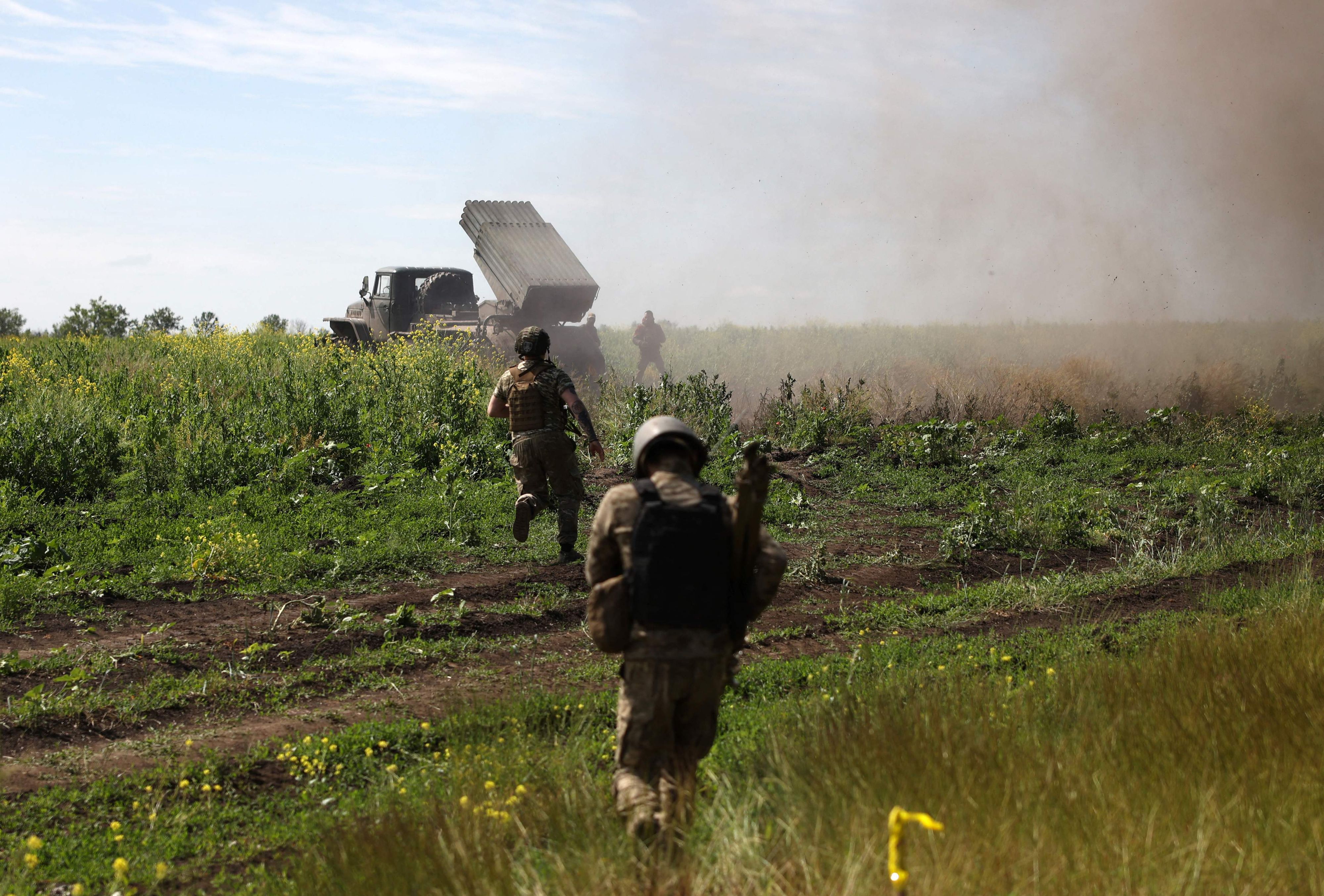 Russische Militärbasen Auf Der Krim Von Raketen Getroffen – Ukraine ...