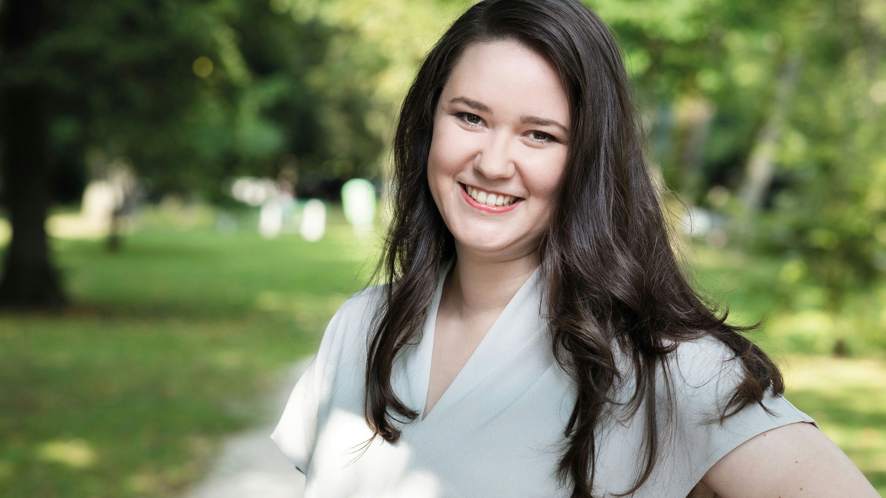 Anne-Sophie Bauer von den Grünen übt Kritik am Auftritt und an der Location in Steyregg.