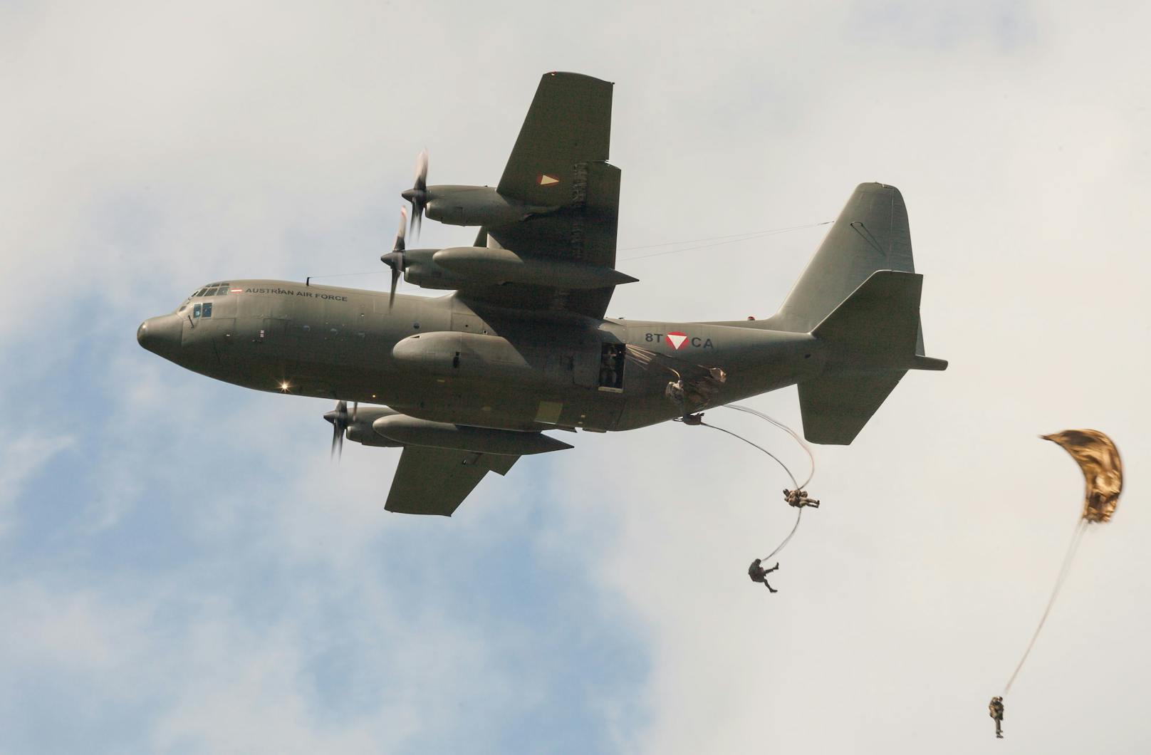 Sie sollen die über ein halbes Jahrhundert alten C-130 "Hercules" (im Bild) ersetzen.