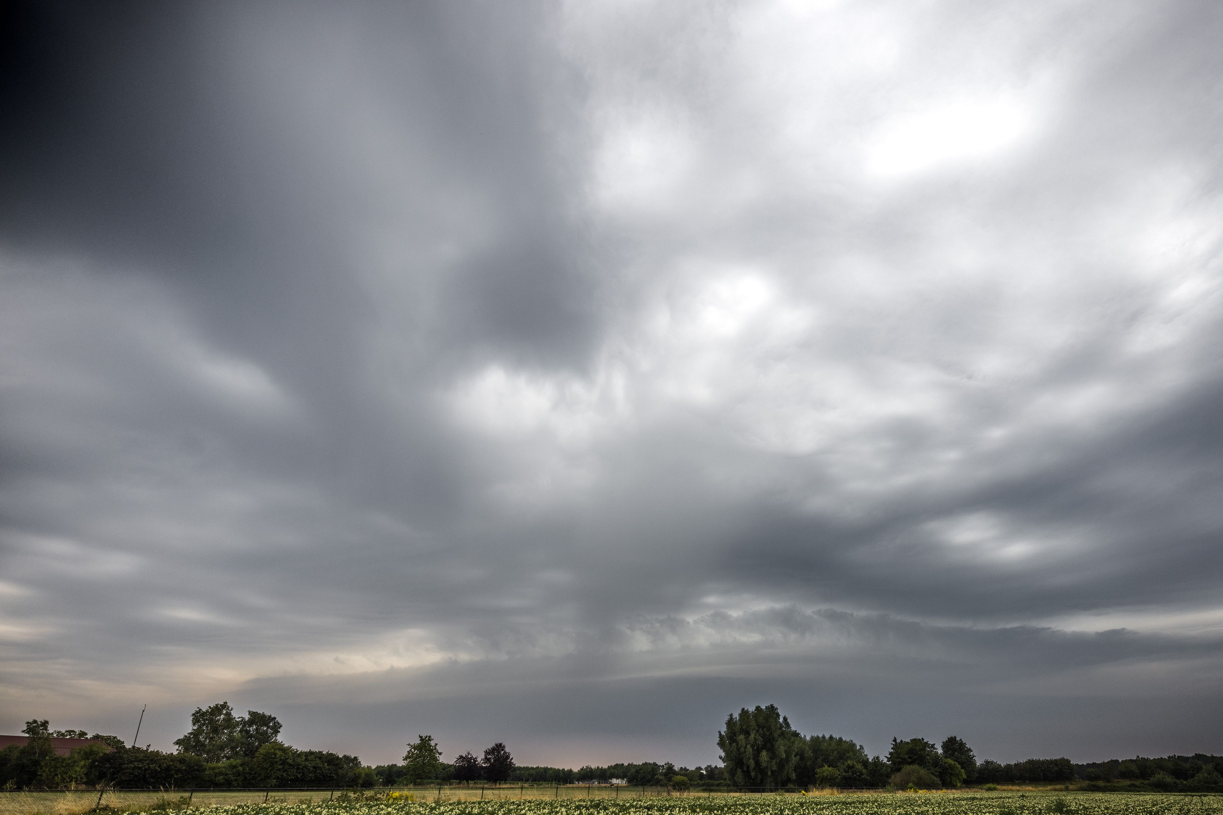 Das Wochenende wird in vielen Teilen des Landes äußerst ungemütlich. (Symbolbild)