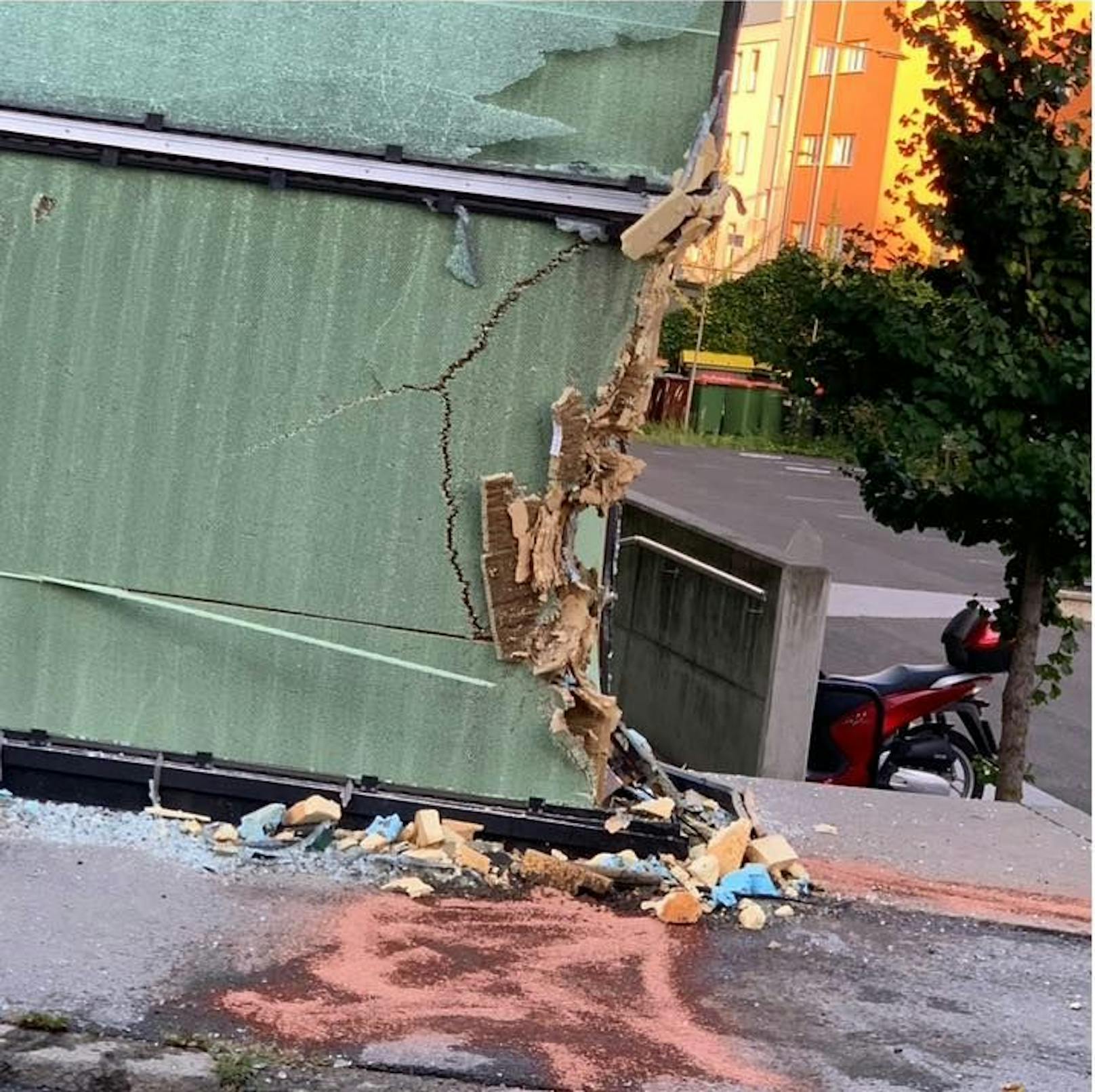 Der entstandene Sachschaden ist beträchtlich, verletzt wurde niemand.