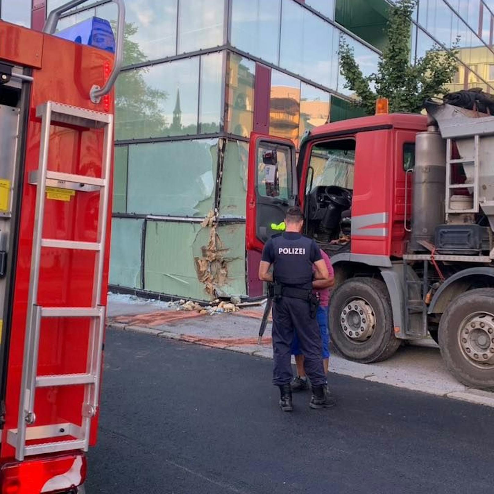 Die Freiwillige Feuerwehr Bruck-Stadt stand mit fünf Kräften zur Bergung und...