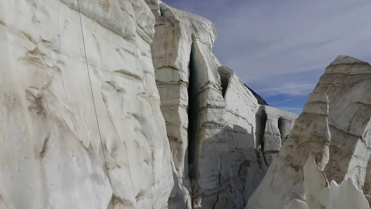 Am Sonntag, 17. September 2023, fand die Kantonspolizei Bern die vermisste Bergsteigerin tot im Eismeer.