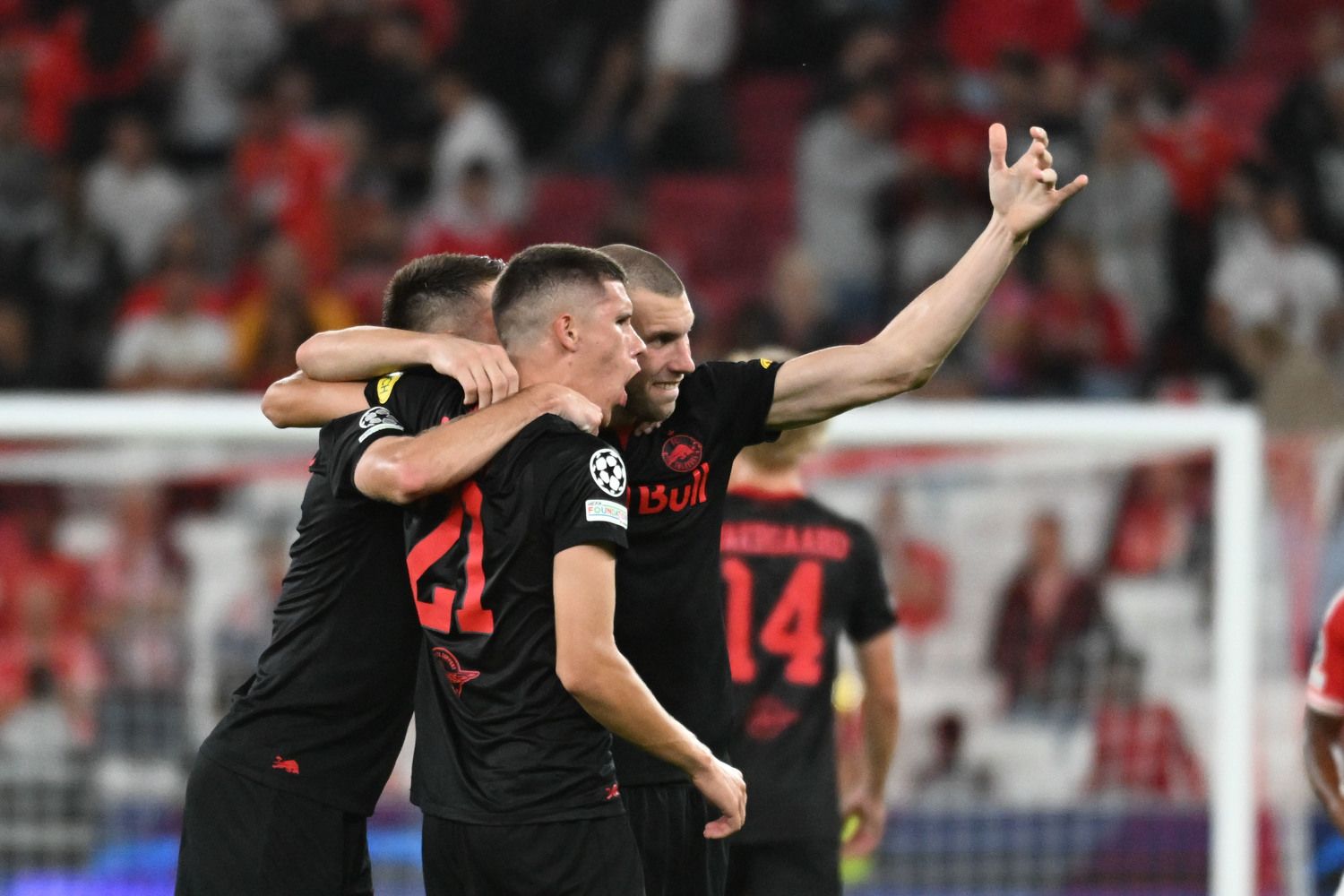 Red Bull Salzburg jubelt gegen Benfica Lissabon. 
