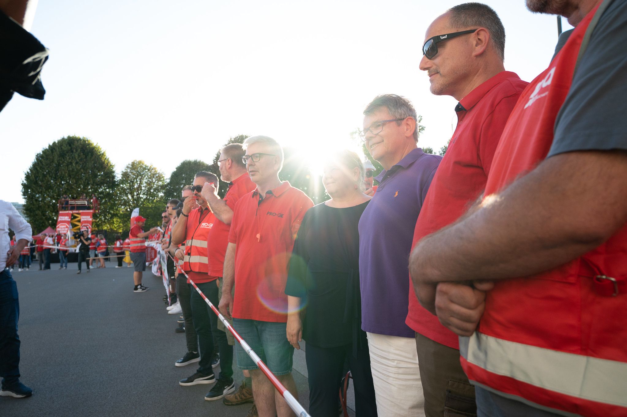 Um 18 Uhr wurde die Kette am Ballhausplatz geschlossen. 