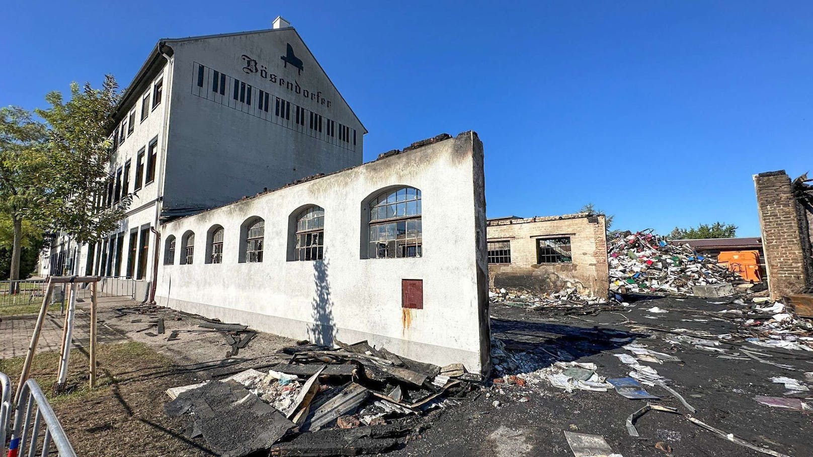 Ein Nebengebäude der Bösendorfer-Klavierfabrik, welches als Archiv genutzt worden war, brannte völlig aus