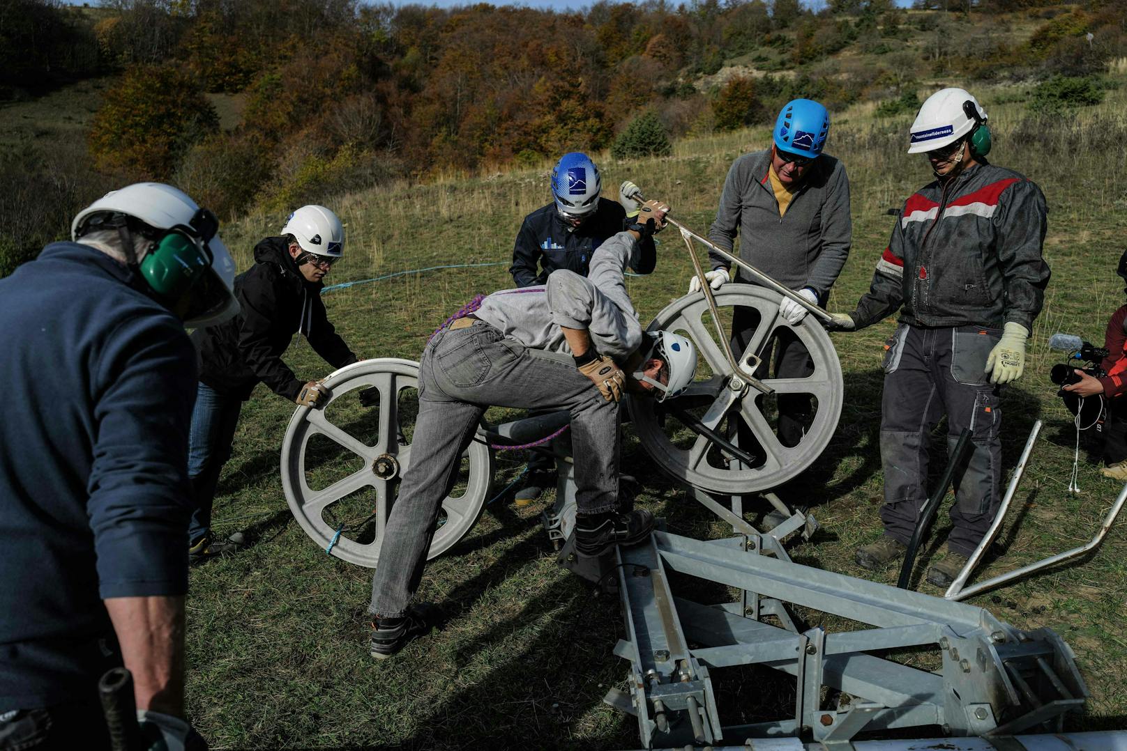 In der ostfranzösischen Gemeinde Saint Firmin wurde bereits im Oktober 2022 der Ski-Lift demontiert, nachdem die Winter-Saison von früher Monaten auf mittlerweile nur noch wenige Wochen zusammengeschrumpft ist. 