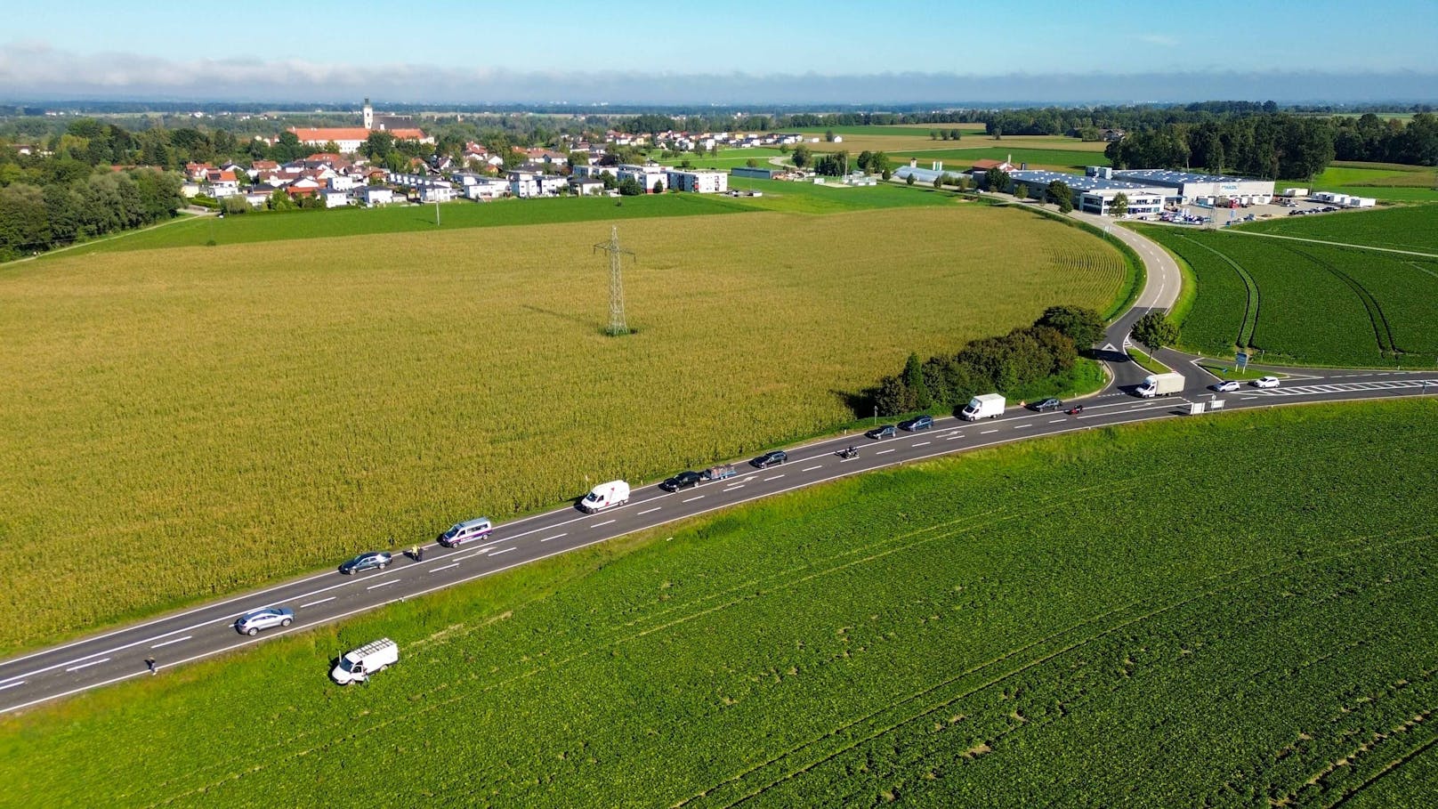 Bei der Kontrolle eines weißen Kastenwagens fielen in Reichersberg plötzlich Schüsse.