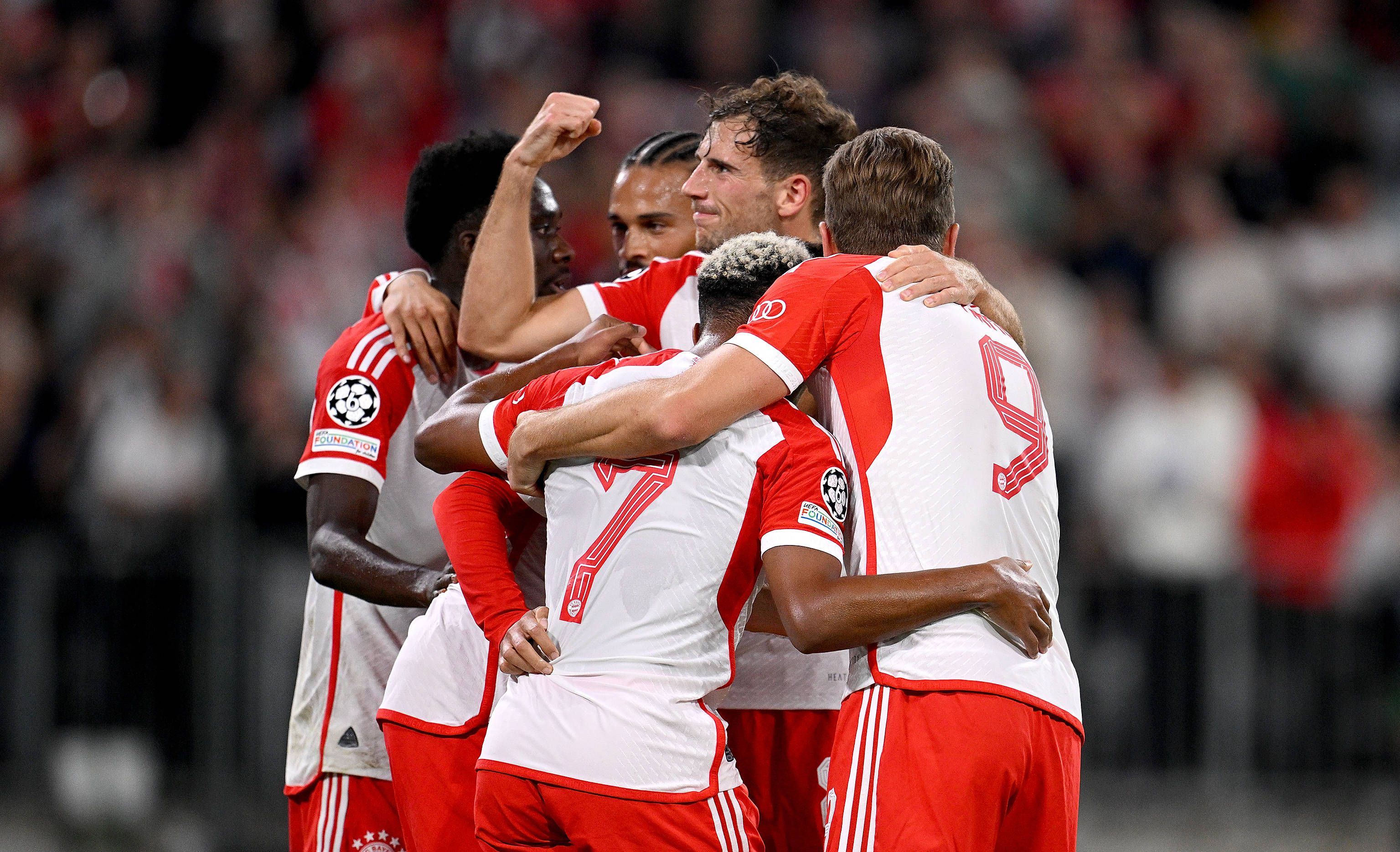 Bayern München jubelt gegen Manchester City in der Champions League. 