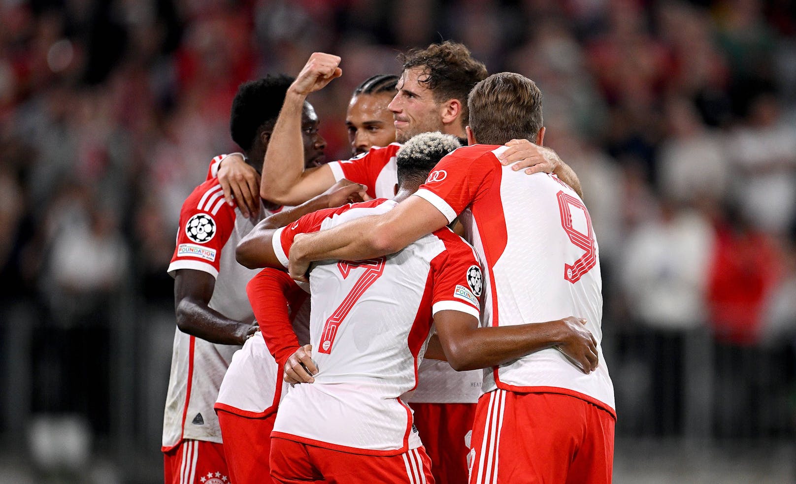 Bayern ringen United in Tor-Spektakel mit 4:3 nieder
