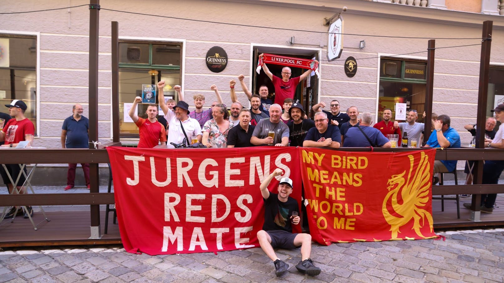 Die Linzer Innenstadt war schon ab dem Vormittag fest in der Hand der "Reds" aus Liverpool.