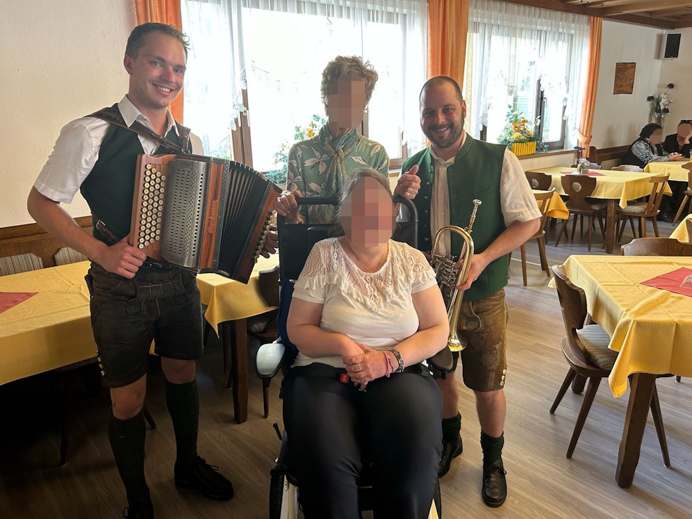 Die schwer kranke Patientin und ihre Mama mit den Schoberkrynern