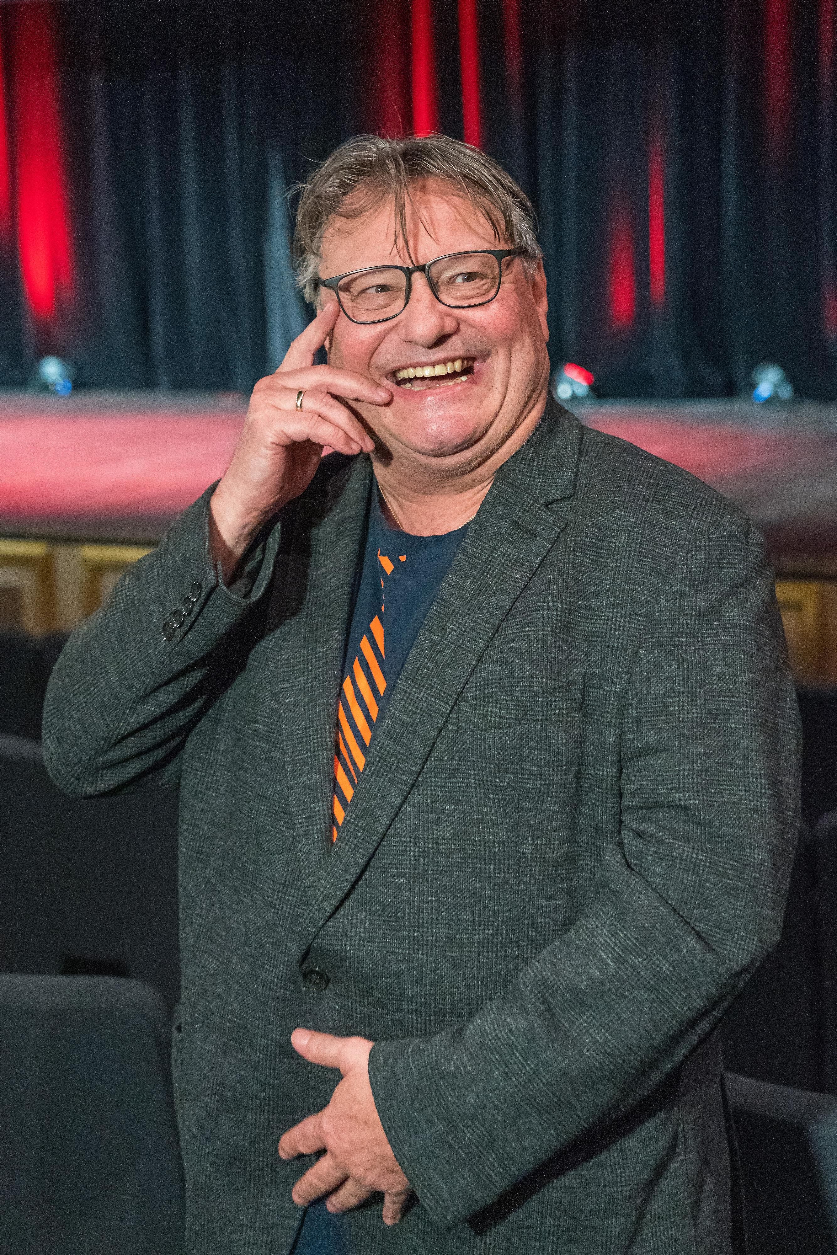 Zum Tod lachen - Benefizgala zugunsten Entwicklungshilfe, Globe Wien, 29.11.2022, -  Joesi PROKOPETZ (Portrait) 