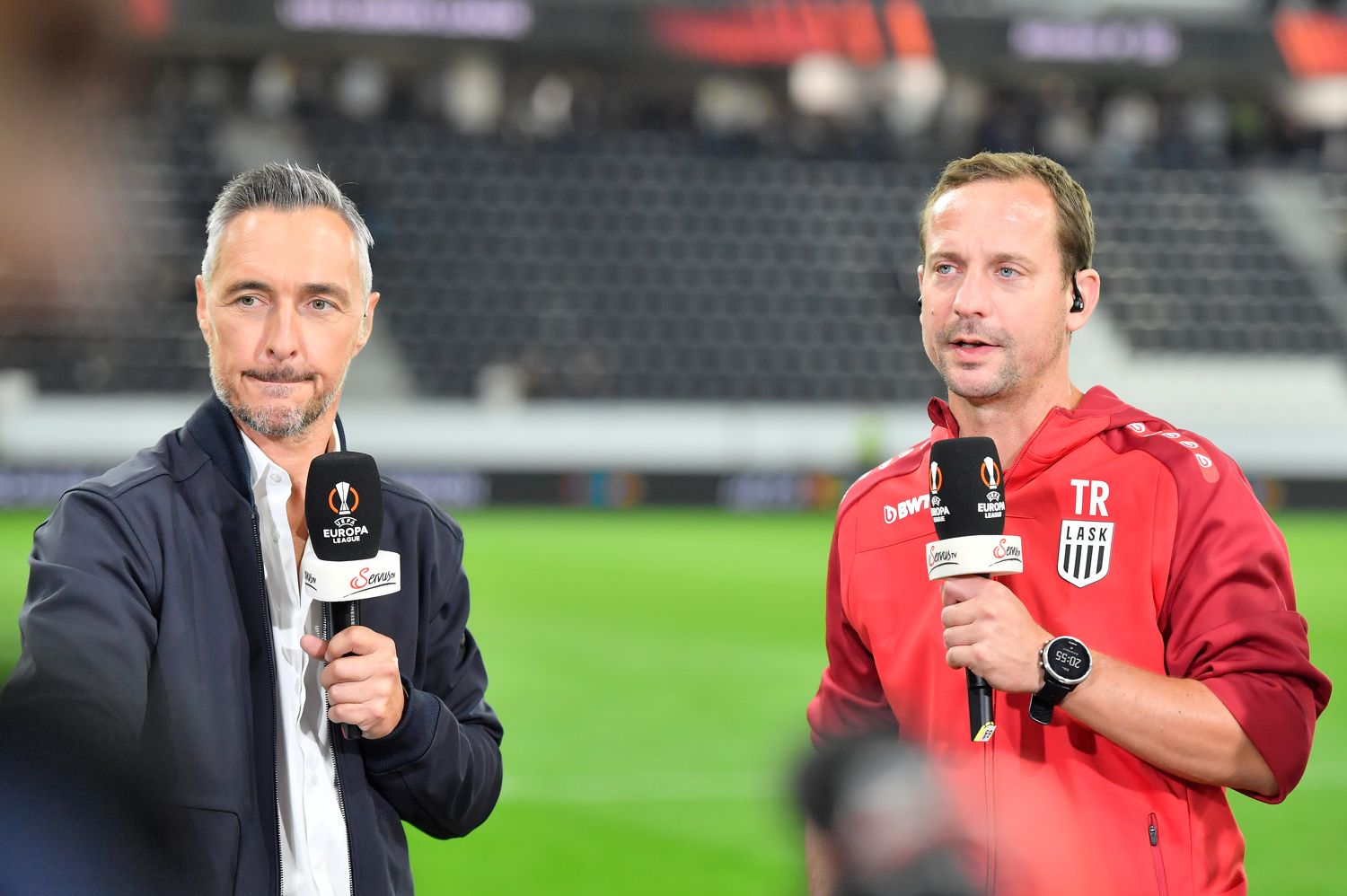 LASK-Coach Thomas Sageder beschwerte sich live im "Servus TV"-Interview. 