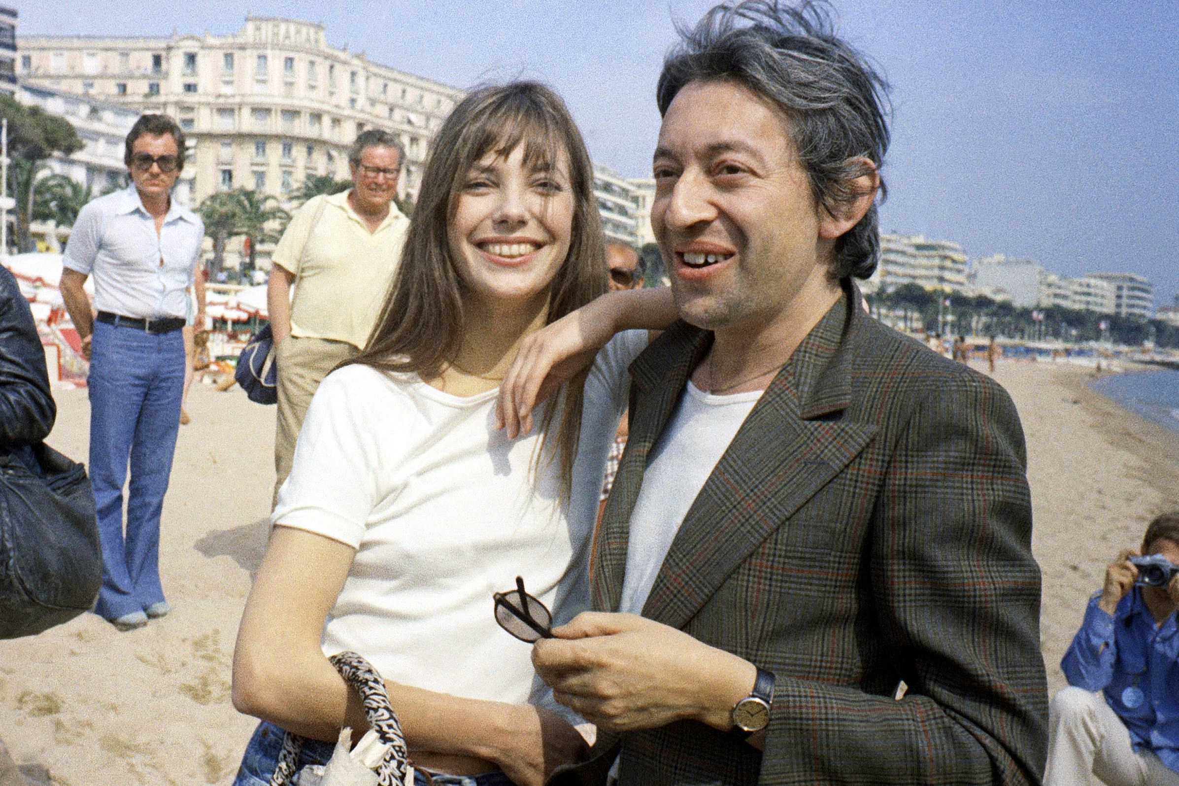 Der charmant-provokante Sänger <strong>Serge Gainsbourg</strong> und Schauspielerin <strong>Jane Birkin</strong> in Cannes, 1974