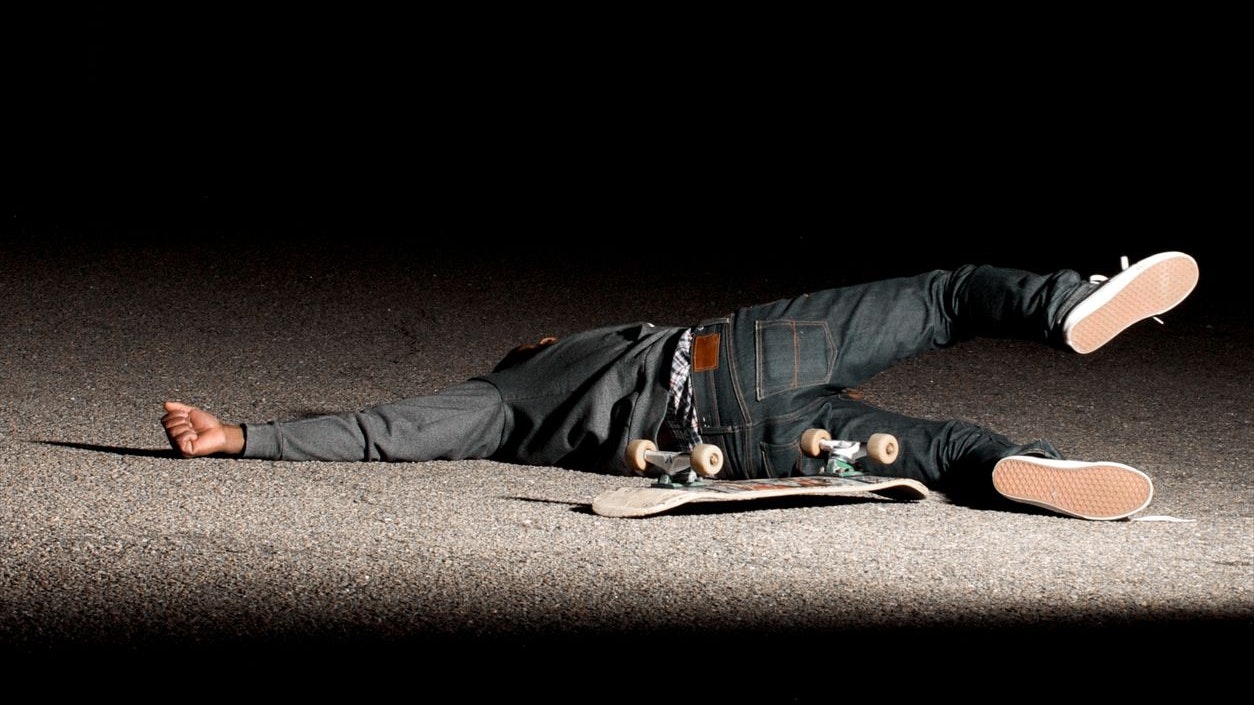 fallen skaterEin 24-jähriger Skateboarder wurde von einem Auto angefahren.