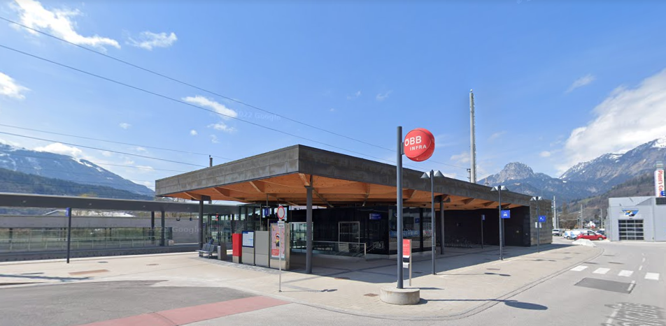 Am Bahnhof Liezen kam es Freitagvormittag zu einem Großeinsatz der Einsatzkräfte.