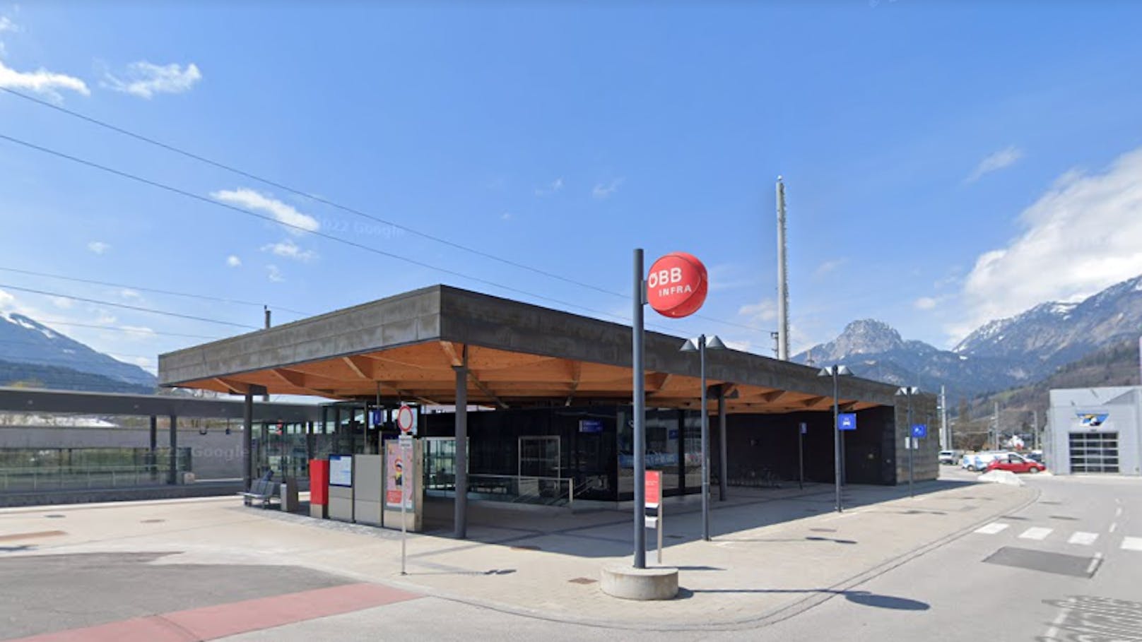 Am Bahnhof Liezen kam es Freitagvormittag zu einem Großeinsatz der Einsatzkräfte.