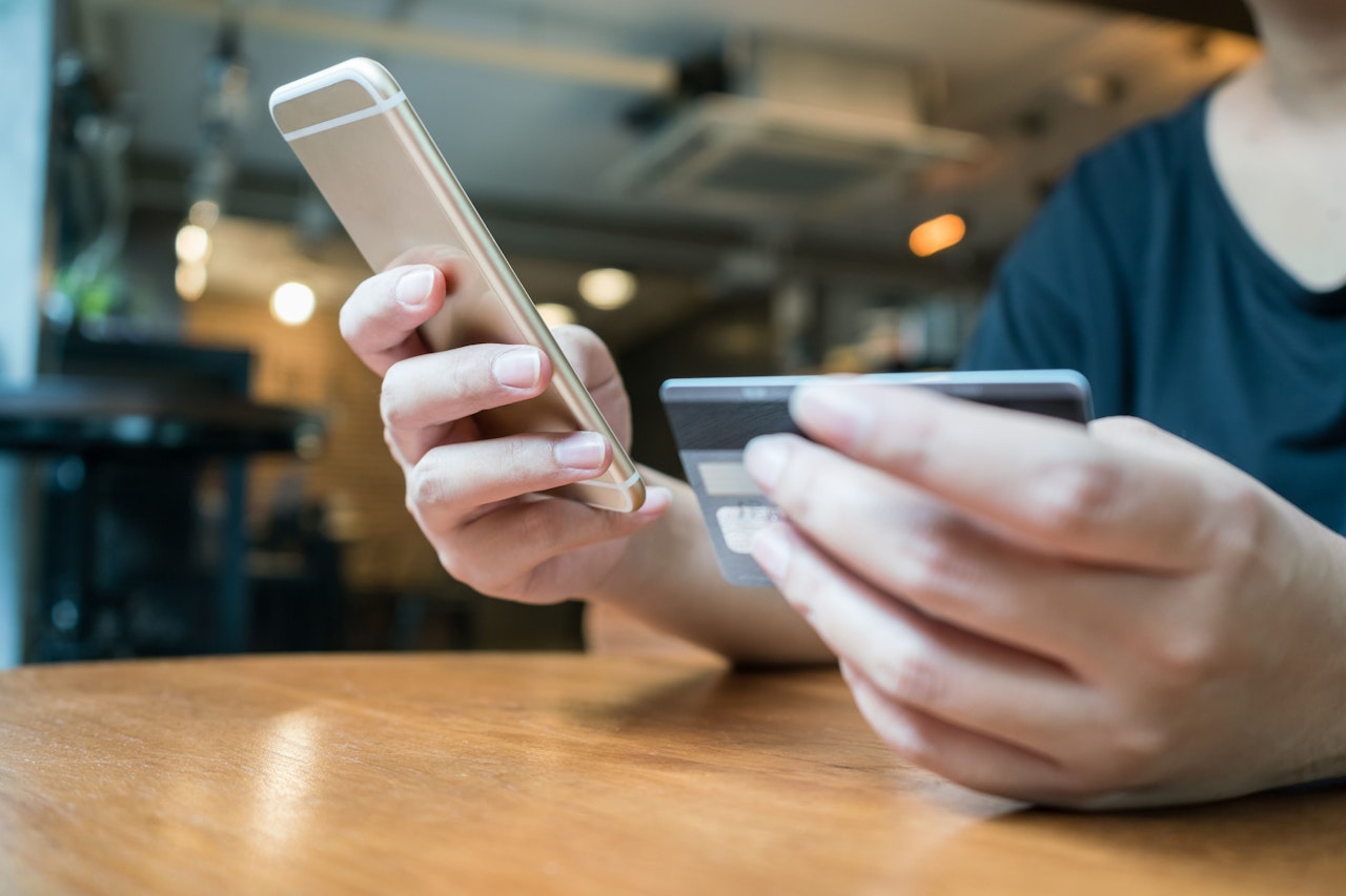 Heute.at - Frau verliert durch nur eine SMS Zehntausende Euro