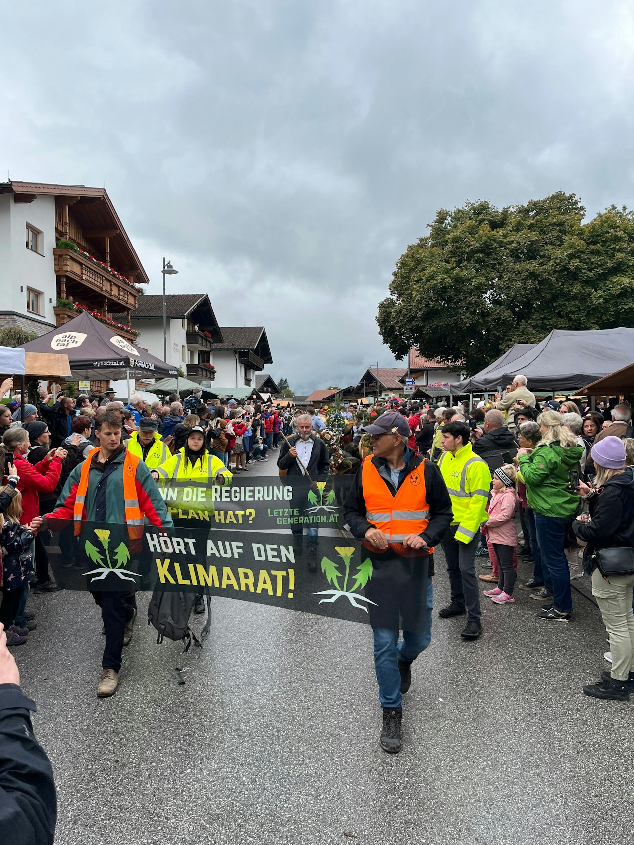 Heute.at - Klima-Kleber stören jetzt sogar schon Almabtrieb