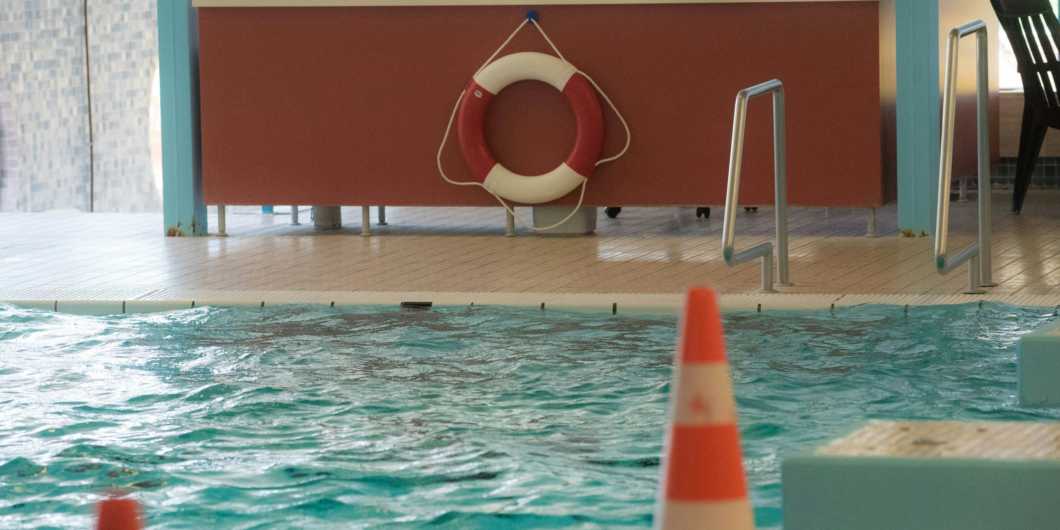 Die Mutter entdeckte ihr Kind bewusstlos am Boden treibend. (Symbolbild)