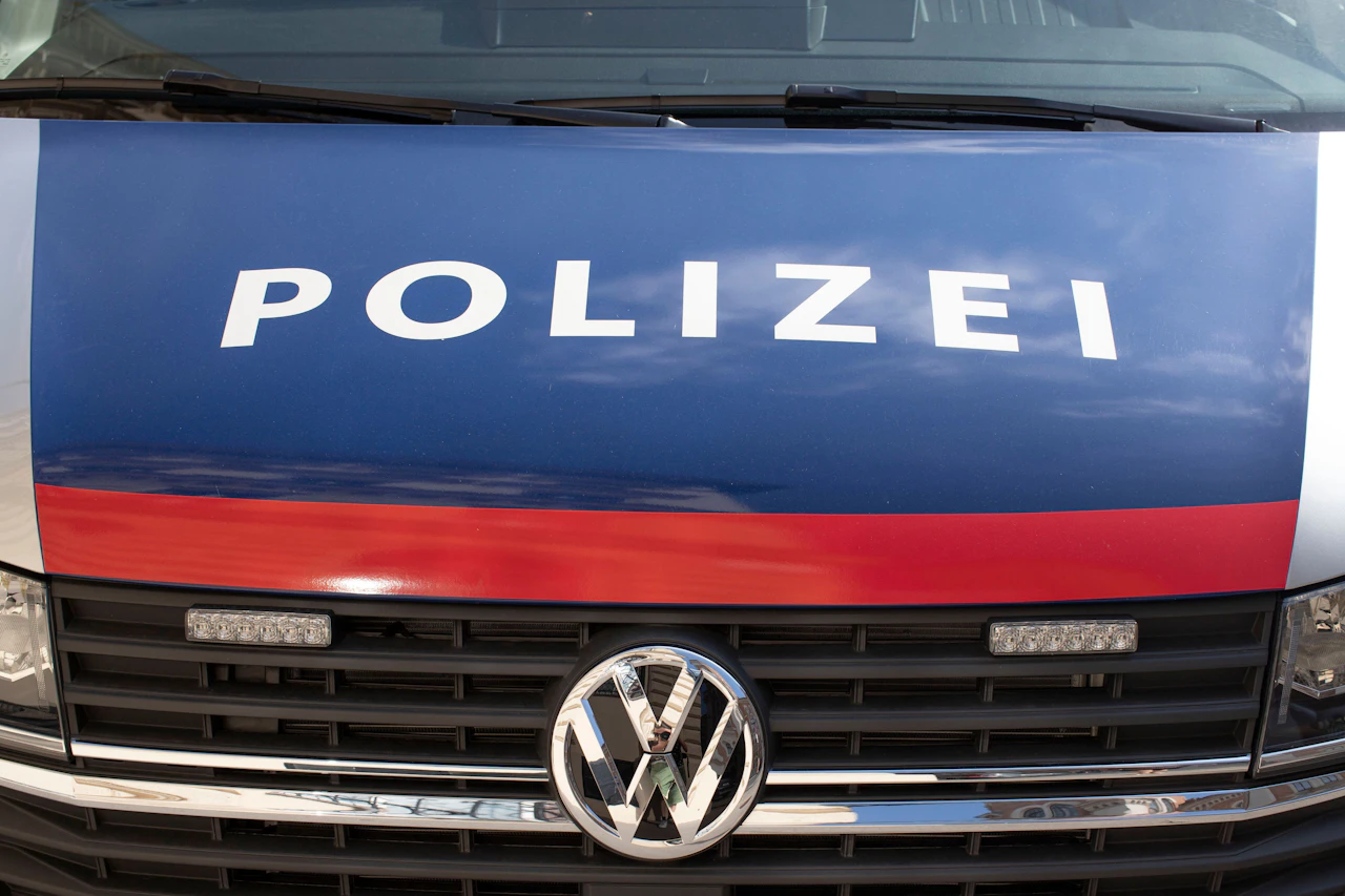 Heute.at - Drogenfund! Polizeihund schlug bei Wohnungsräumung an