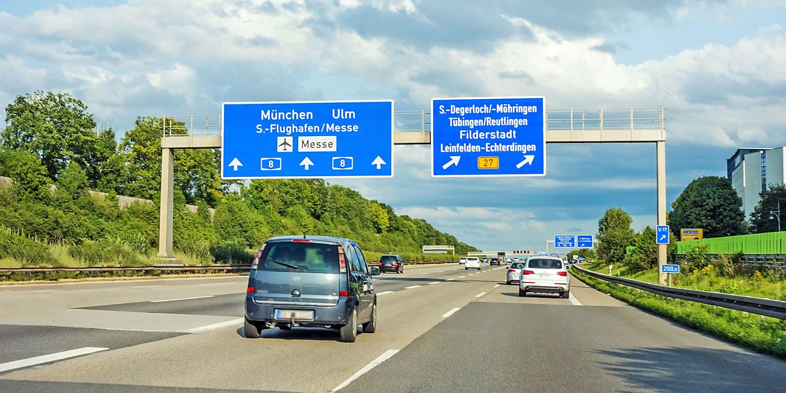 Mitten auf der A8 war plötzlich Schluss. (Symbolbild)