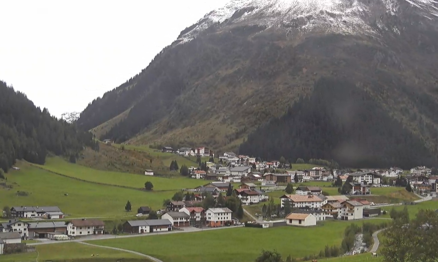 Schneeflocken schafften es am Samstag bis auf rund 1.600 Meter herab – etwa in Galtür.