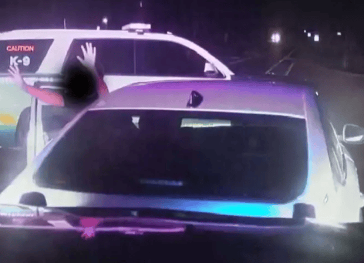 Mit gezückter Waffe – Polizei stoppt Autodieb (10) mit Schwester (11) 