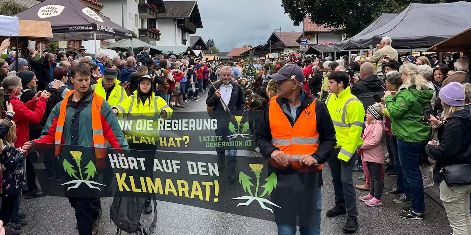 24.09.2023: <strong>Klima-Kleber stören jetzt sogar schon Almabtrieb</strong>. Am Samstag haben Aktivisten der "Letzten Generation" einen Almabtrieb in Tirol gestört, um auf die Zerstörung der Almen hinzuweisen. <a href="https://www.heute.at/s/klima-kleber-stoeren-jetzt-sogar-schon-almabtrieb-100292984">Hier weiterlesen >>></a>
