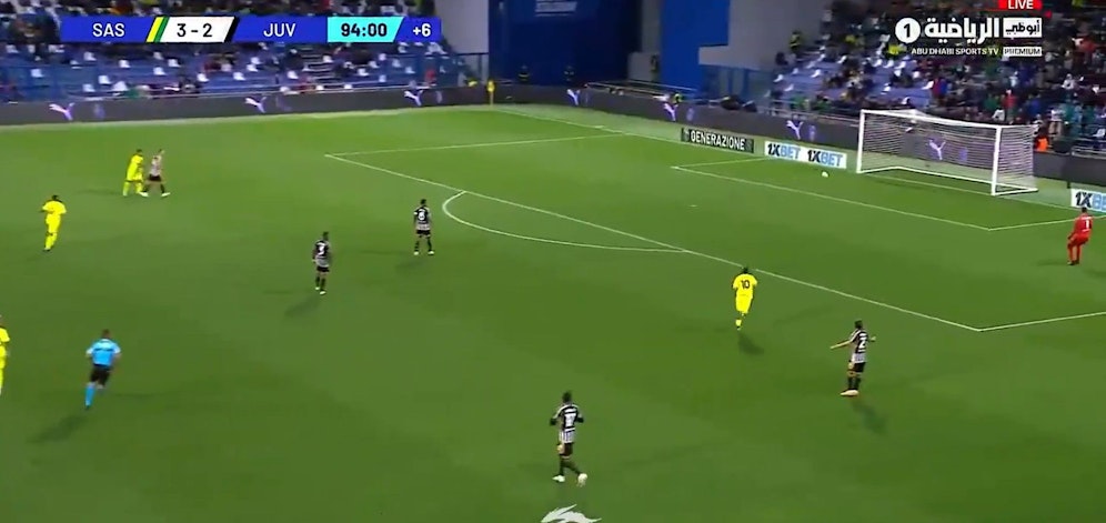 Gatti schießt ins leere Tor - das eigene.