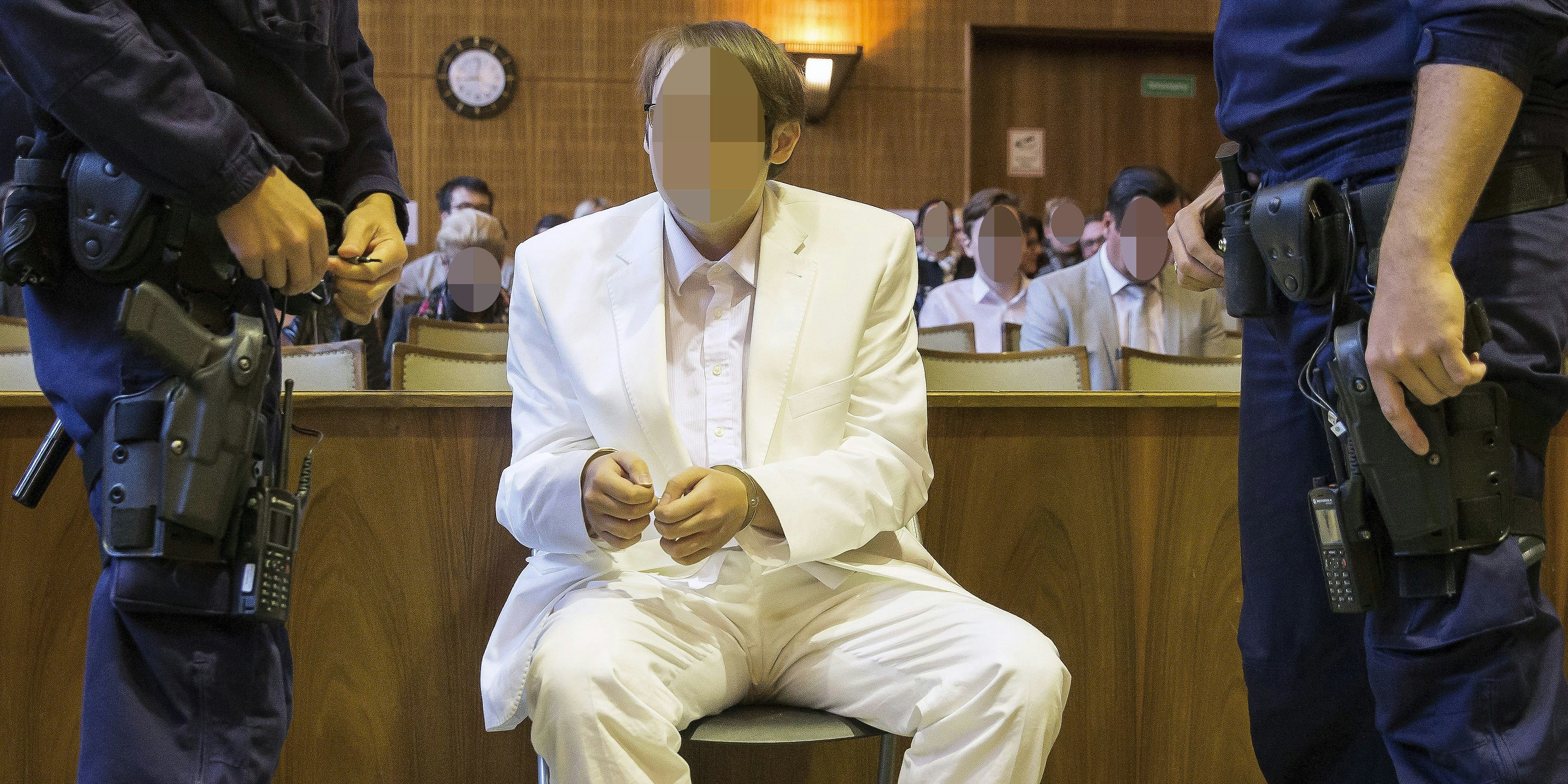 Alen R. ist im Alter von 35 Jahren gestorben. Beim Prozess trug er einen weißen Anzug der Unschuld.