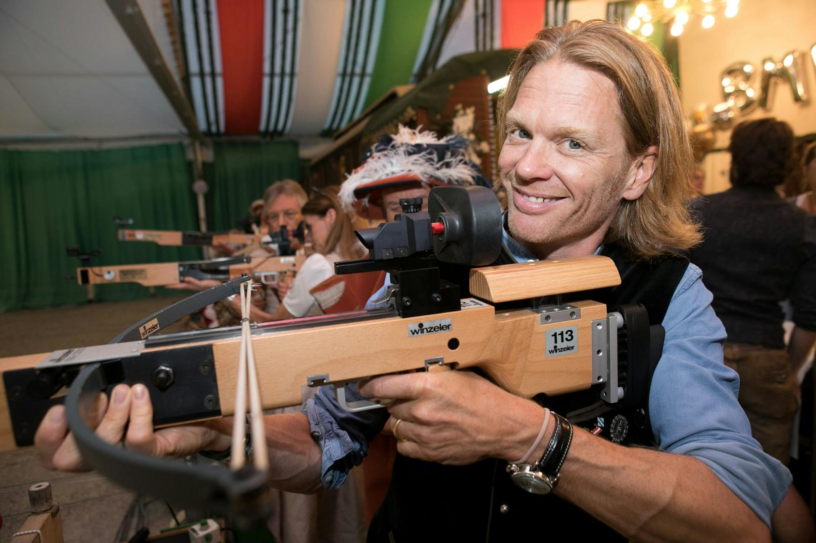 Sänger <strong>Mike Kraus</strong>, Sohn von Schlagerlegende <strong>Peter Kraus</strong>, im Armbrustschützenzelt auf der Wiesn.&nbsp;