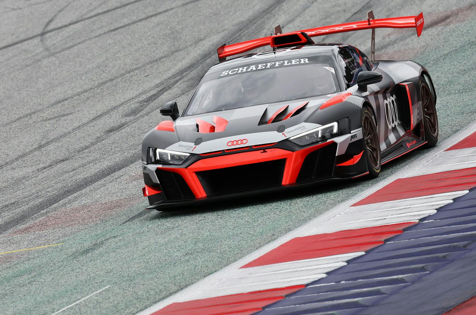 Hirscher im Audi R8 LMS GT2 in Spielberg