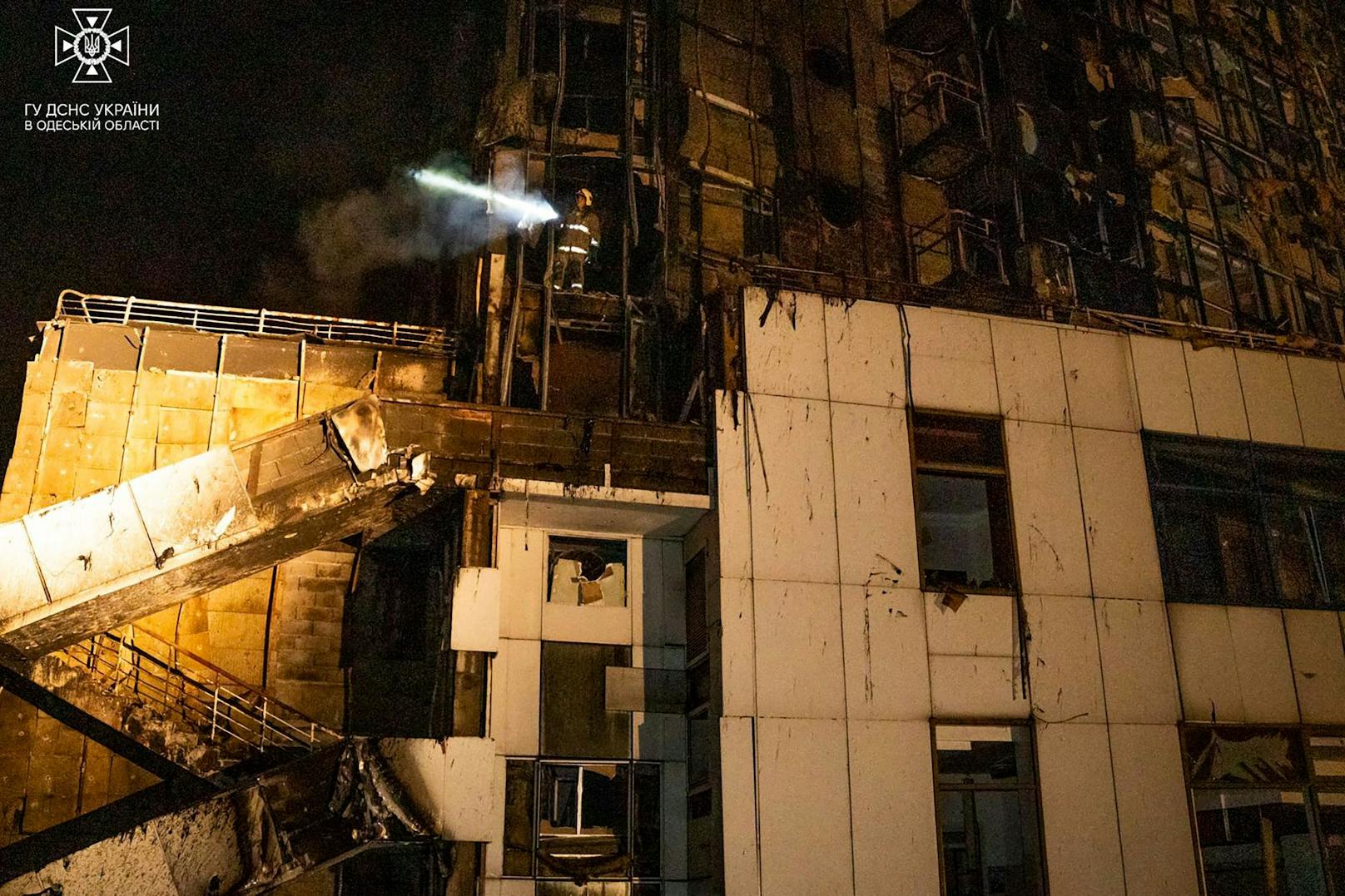 In der Nacht auf Montag (25.09.2023) wurde in Odessa ein Hotel durch Raketenbeschuss stark in Mitleidenschaft gezogen.&nbsp;