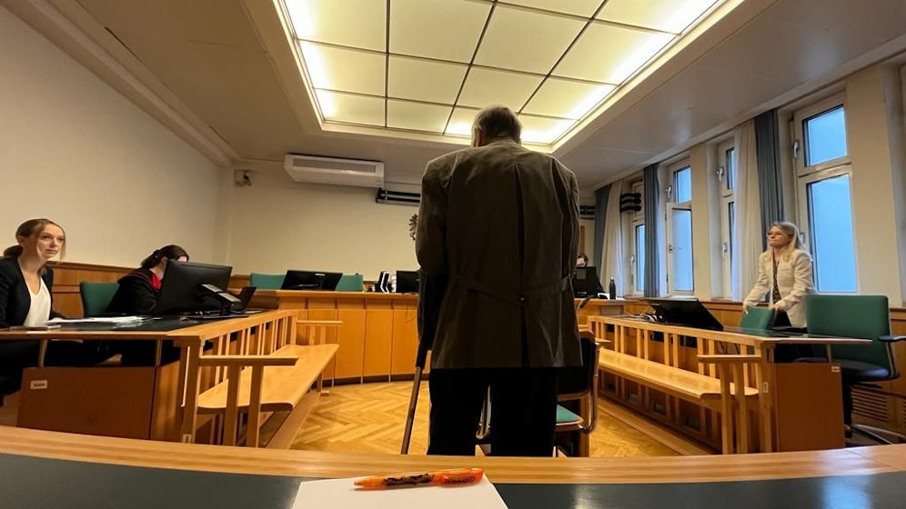 Der angeklagte entstammt einem uralten Adelsgeschlecht.