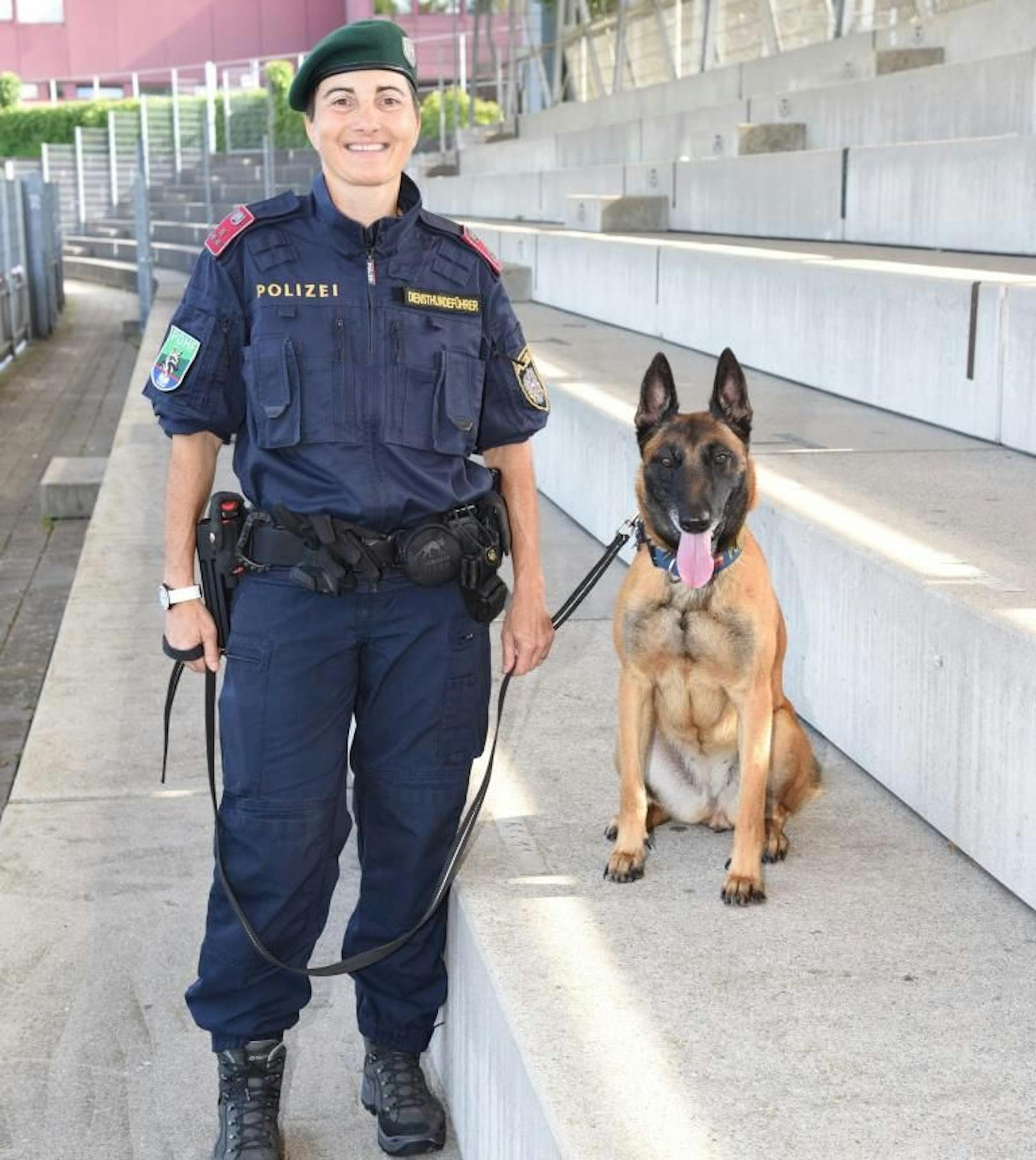 Polizeidiensthundeführerin Petra Wiedemann mit "Safira".