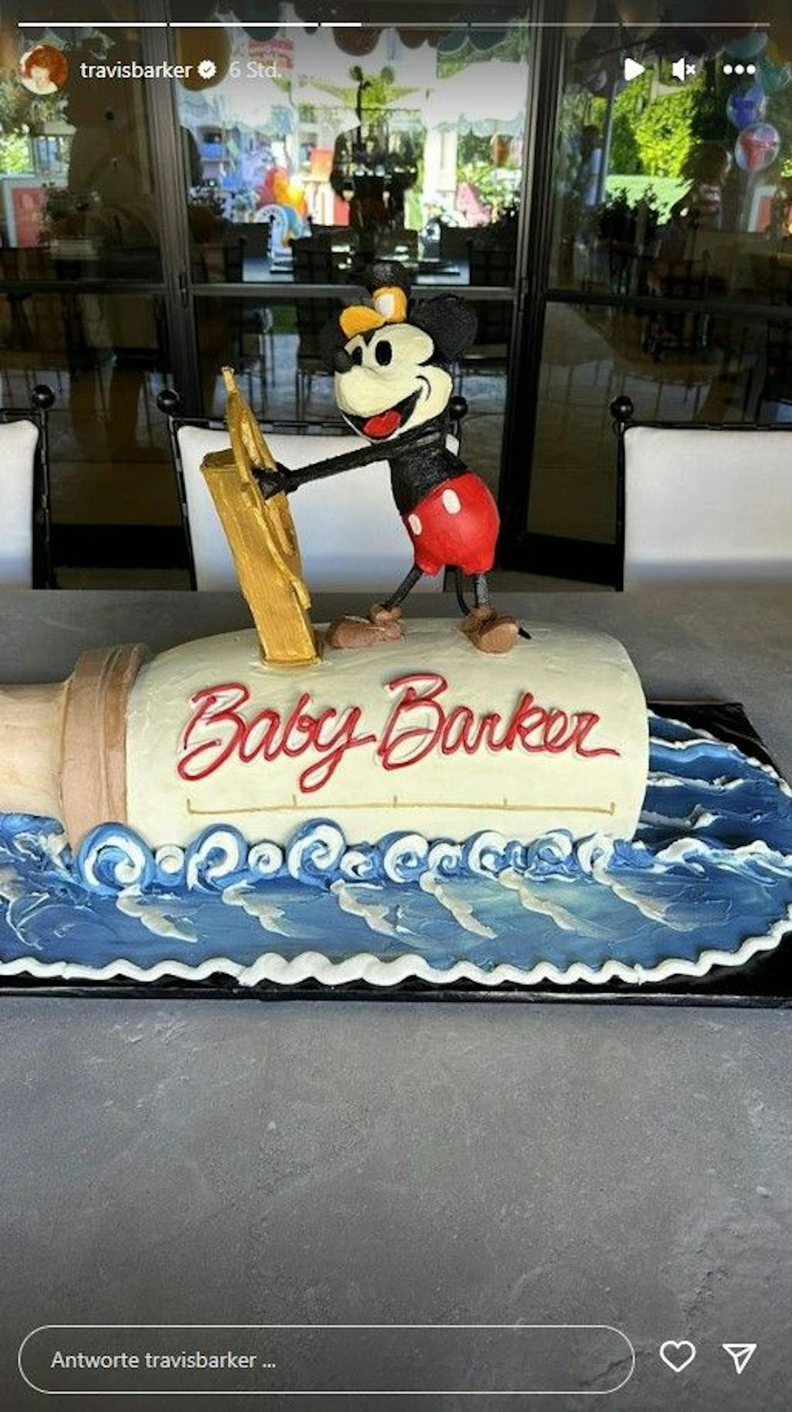 Auch eine Micky-Torte gab es für "Baby Barker", den ungeborenen Sohn von Kourtney und Travis-
