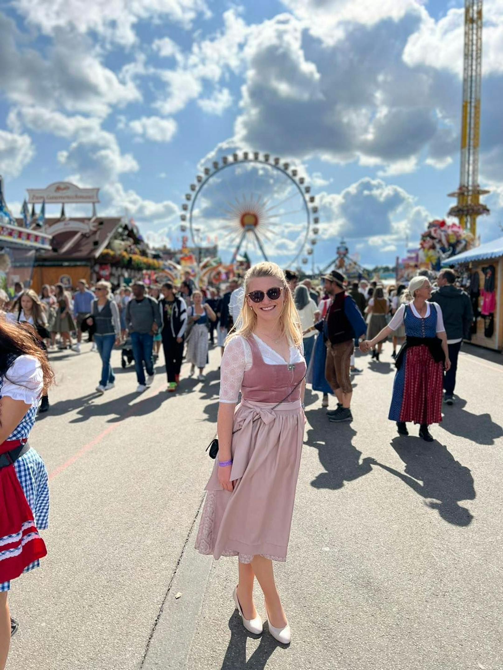 Mit "Dirndl-Girl" liefert sie heuer einen Wiesn-Hit: Schlager-Newcomerin <strong>Marilena</strong>.