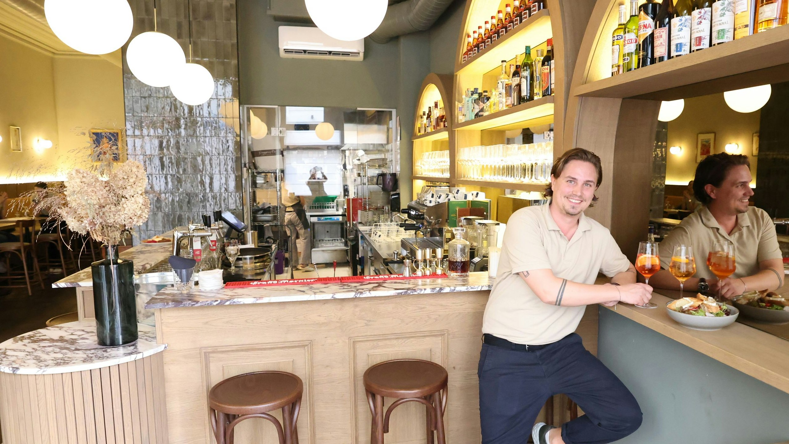 Bon Vivant Chef Alexander Falke hat in der Seilergasse ein gemütliches Bistro mit feiner, kleiner Küche und einer breiten Weinkarte eröffnet.