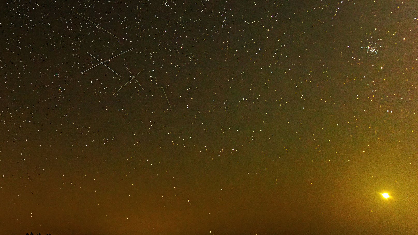 Der Fotograf staunte über die Aufnahmen vom Nachthimmel über Linz.