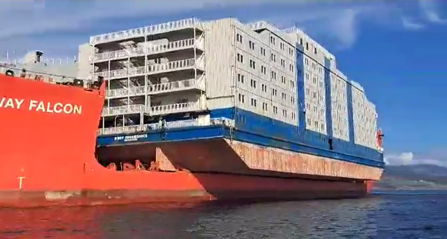 Das Ankern des norwegischen Frachtschiffs 