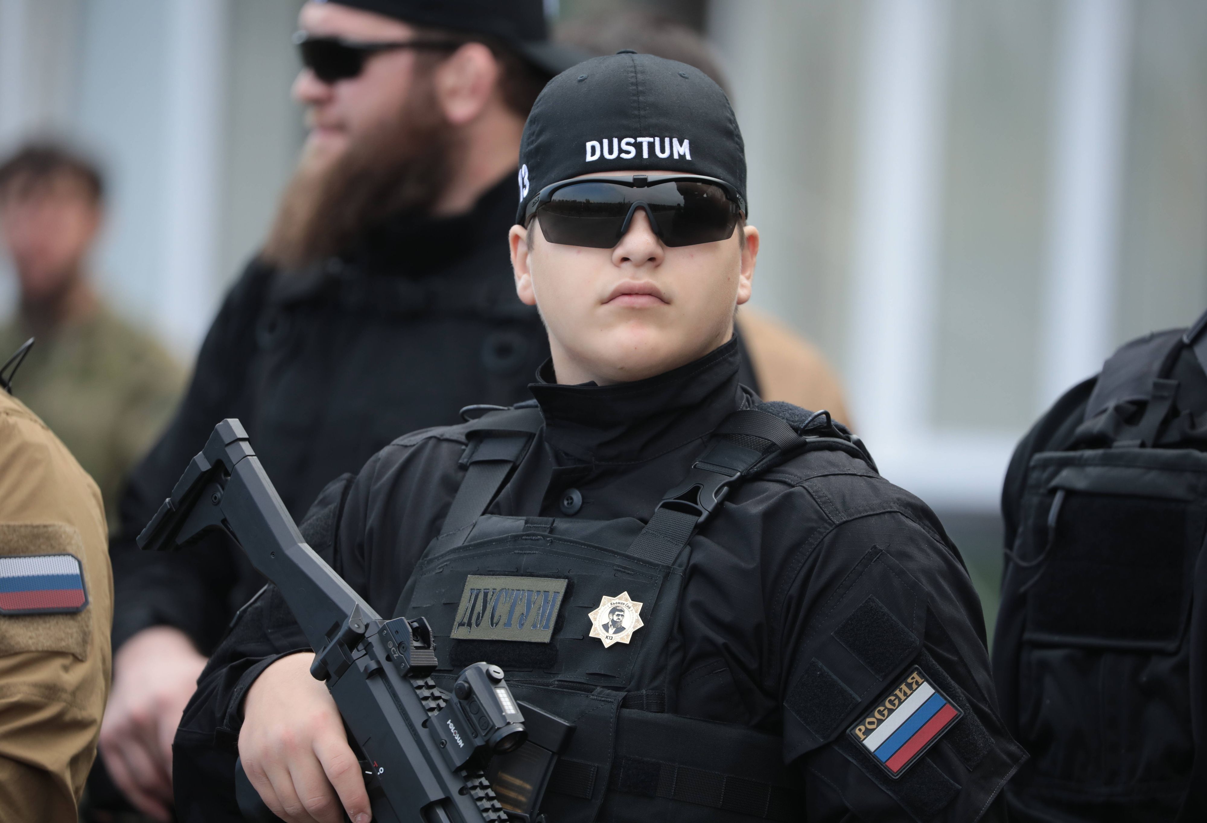 Adam Kadyrow, Sohn von "Putins Bluthund" hat vor laufender Kamera einen Häftling verprügelt. Hier nimmt er an einer Parade zum 70. Geburtstag von Wladimir Putin teil.