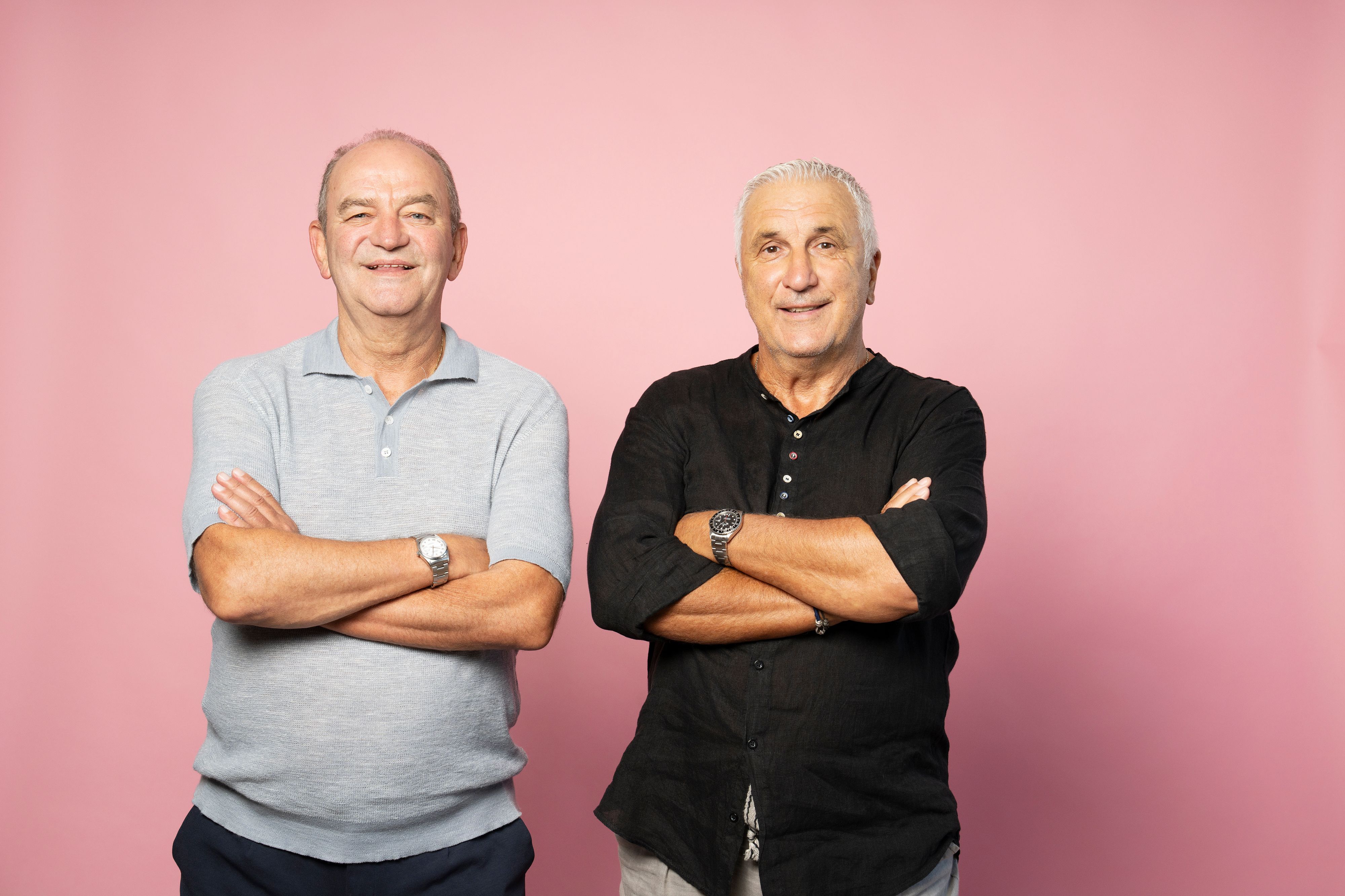 Fußballlegenden, einer in violett, der andere in grün-weiß: Herbert Prohaska und Hans Krankl