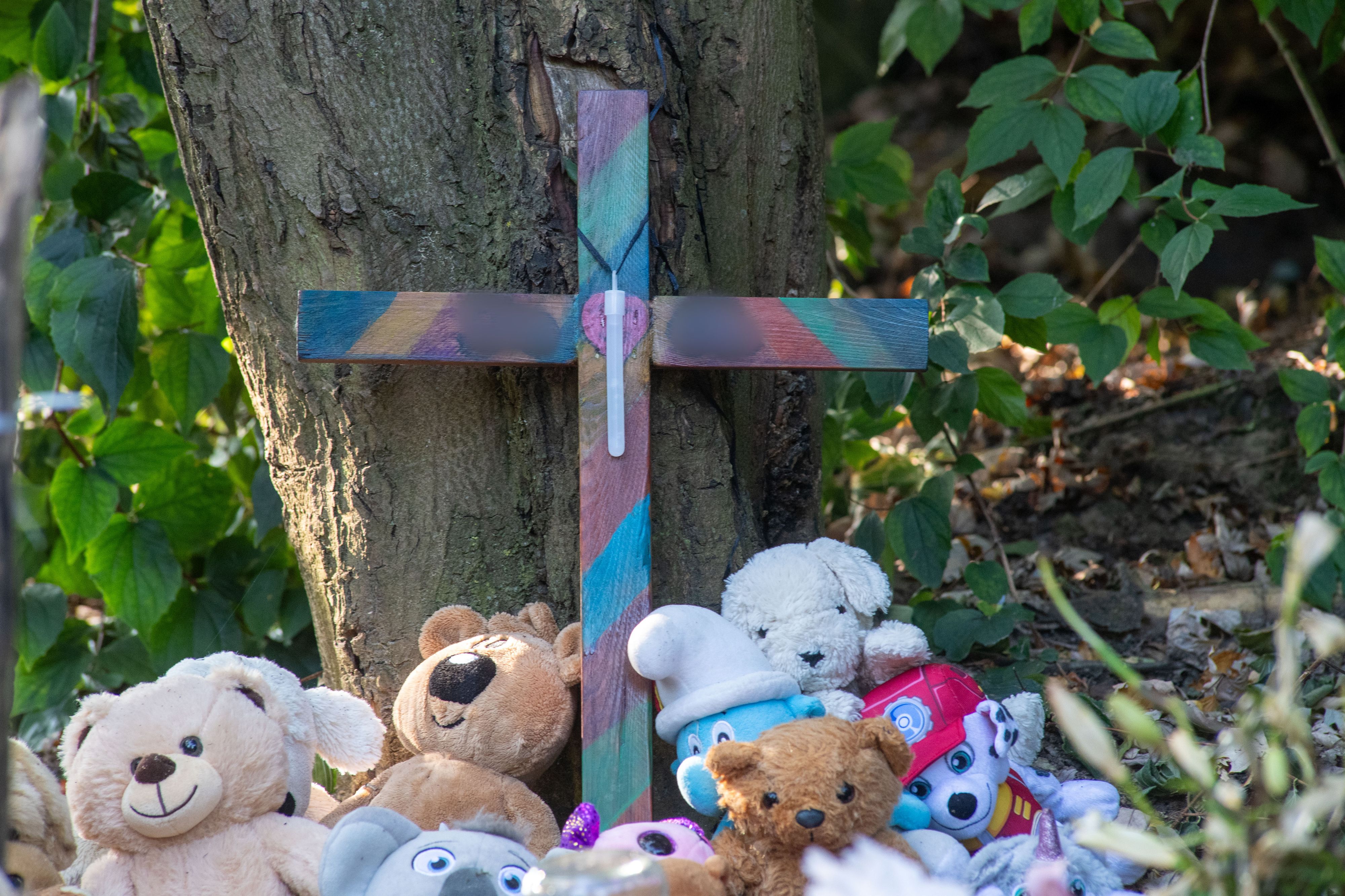 Der Tod des sechsjährigen Joel hat die Gemeinde Pragsdorf in den Ausnahmezustand versetzt. 